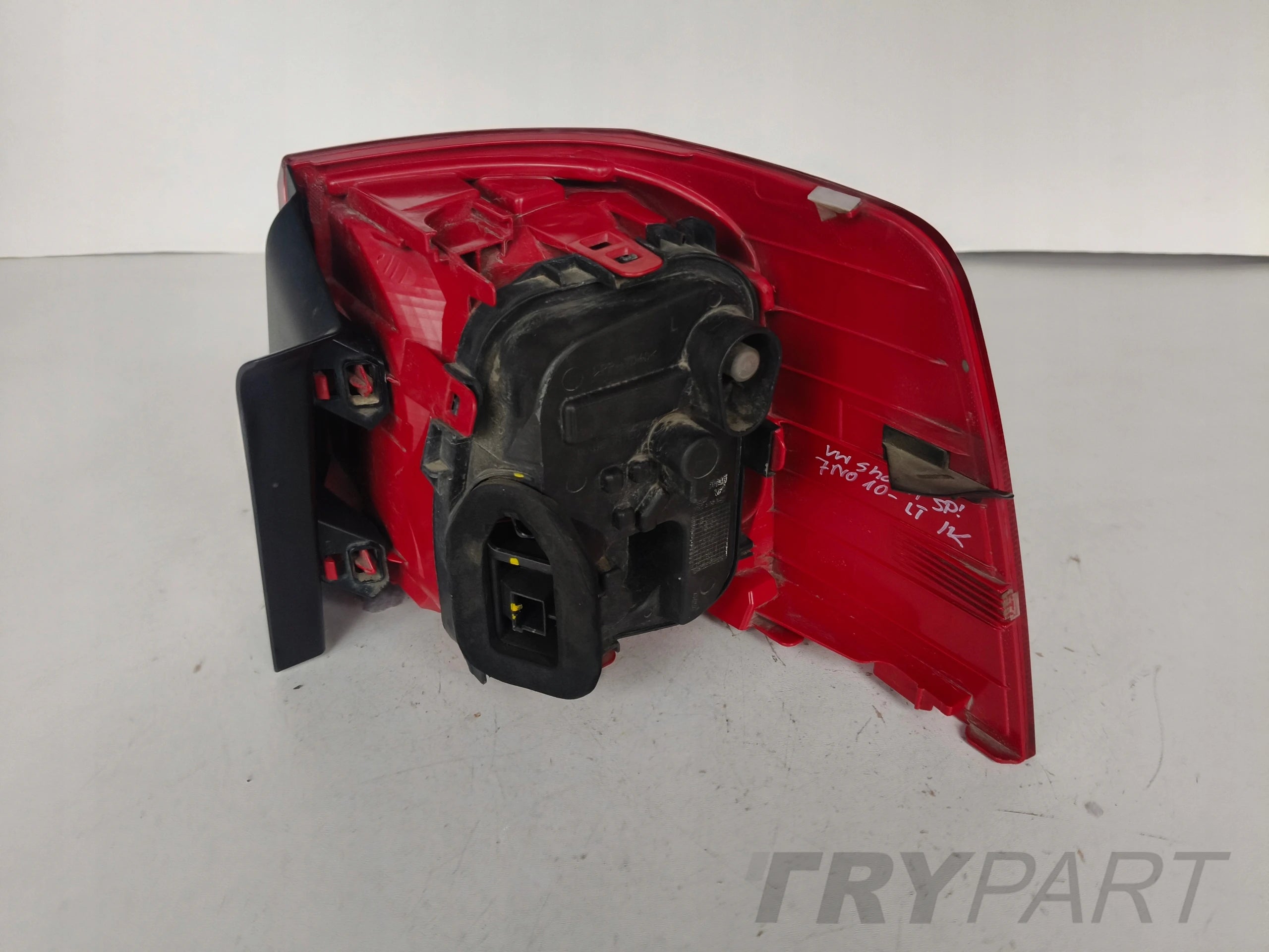LEFT TAIL LIGHT VW SHARAN 7N 7N0 10-
