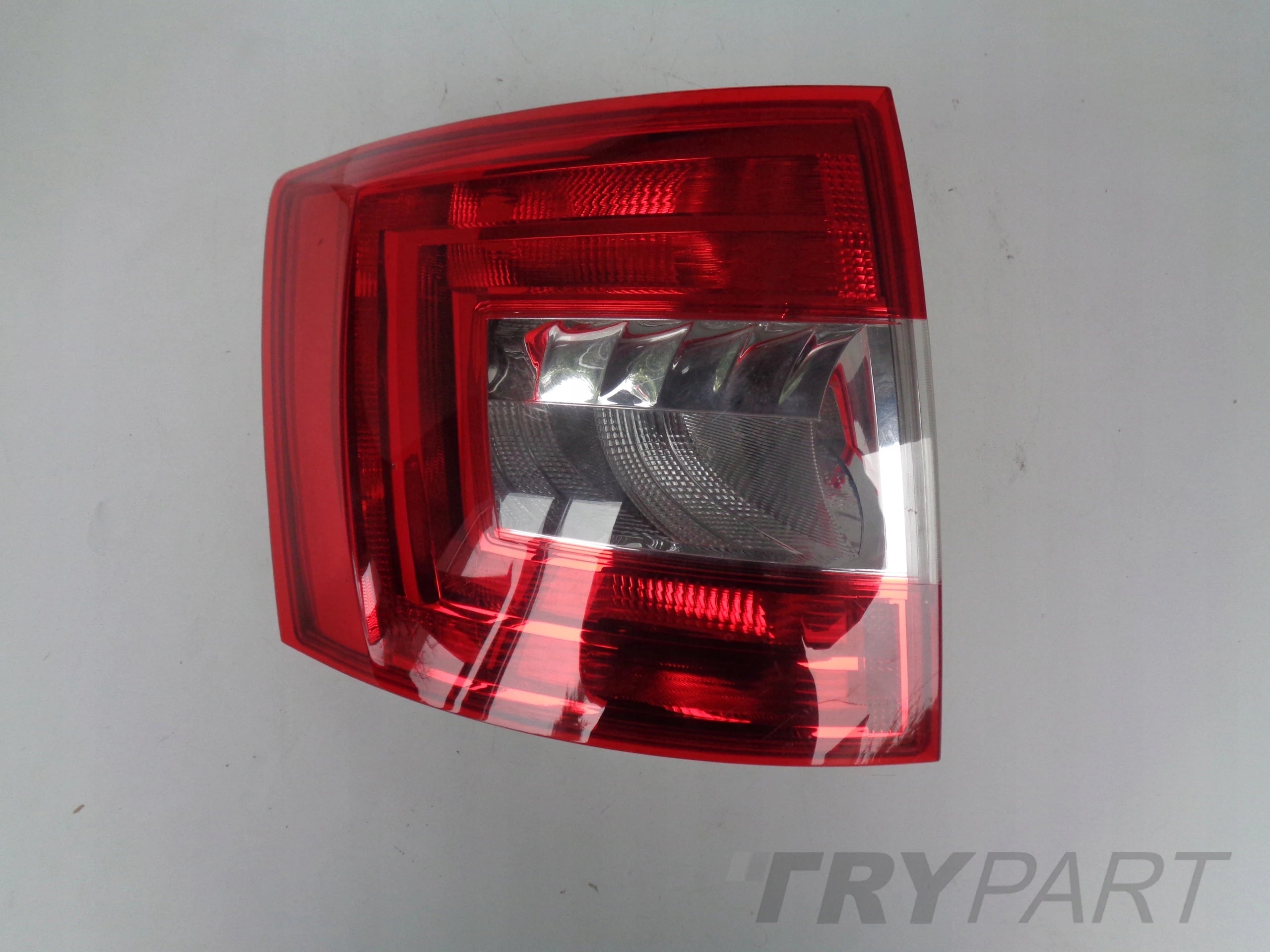 LEFT TAILLIGHT SKODA OCTAVIA III 12- COMBI LED