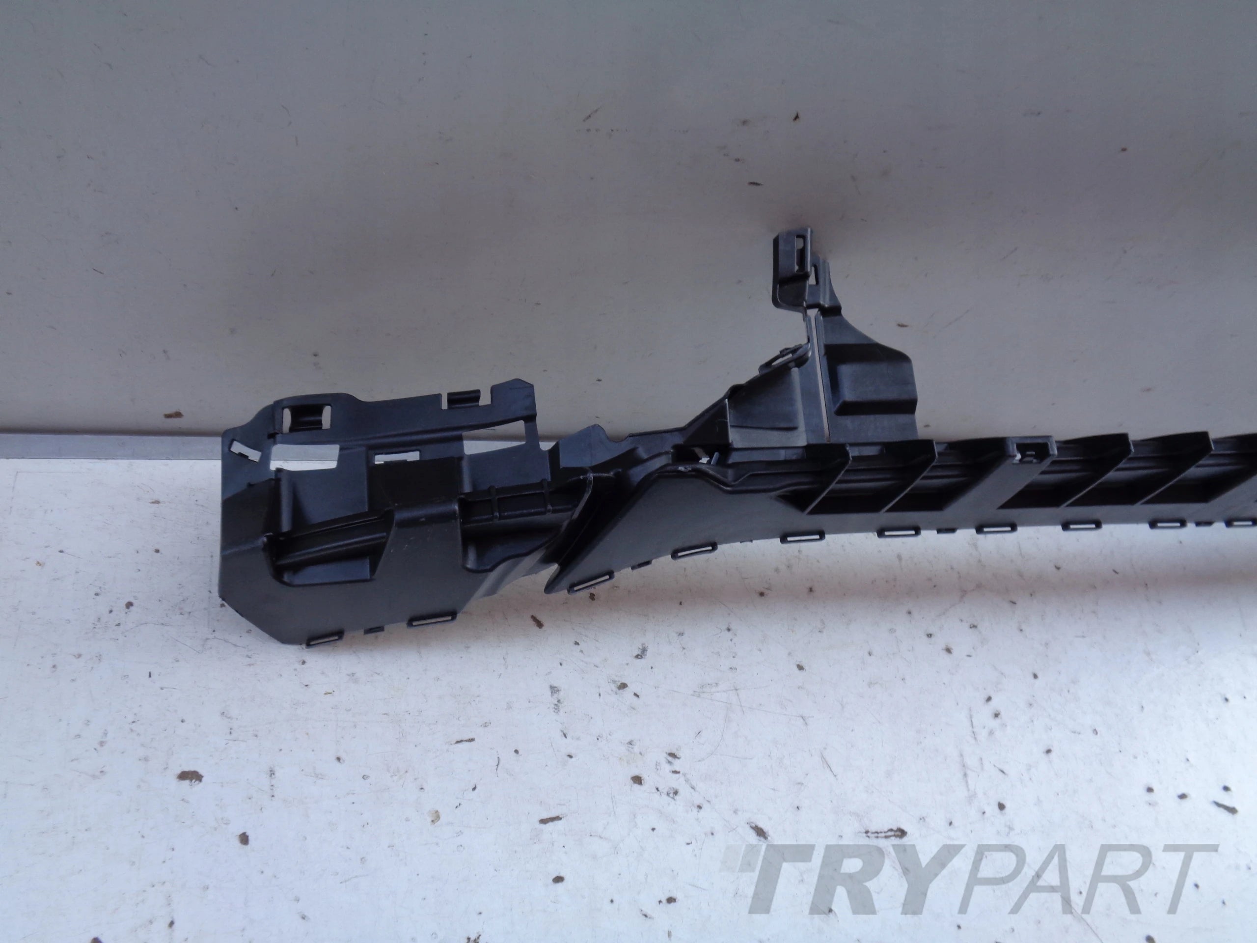 MERCEDES C-CLASS W206 21- LOWER BUMPER REINFORCEMENT