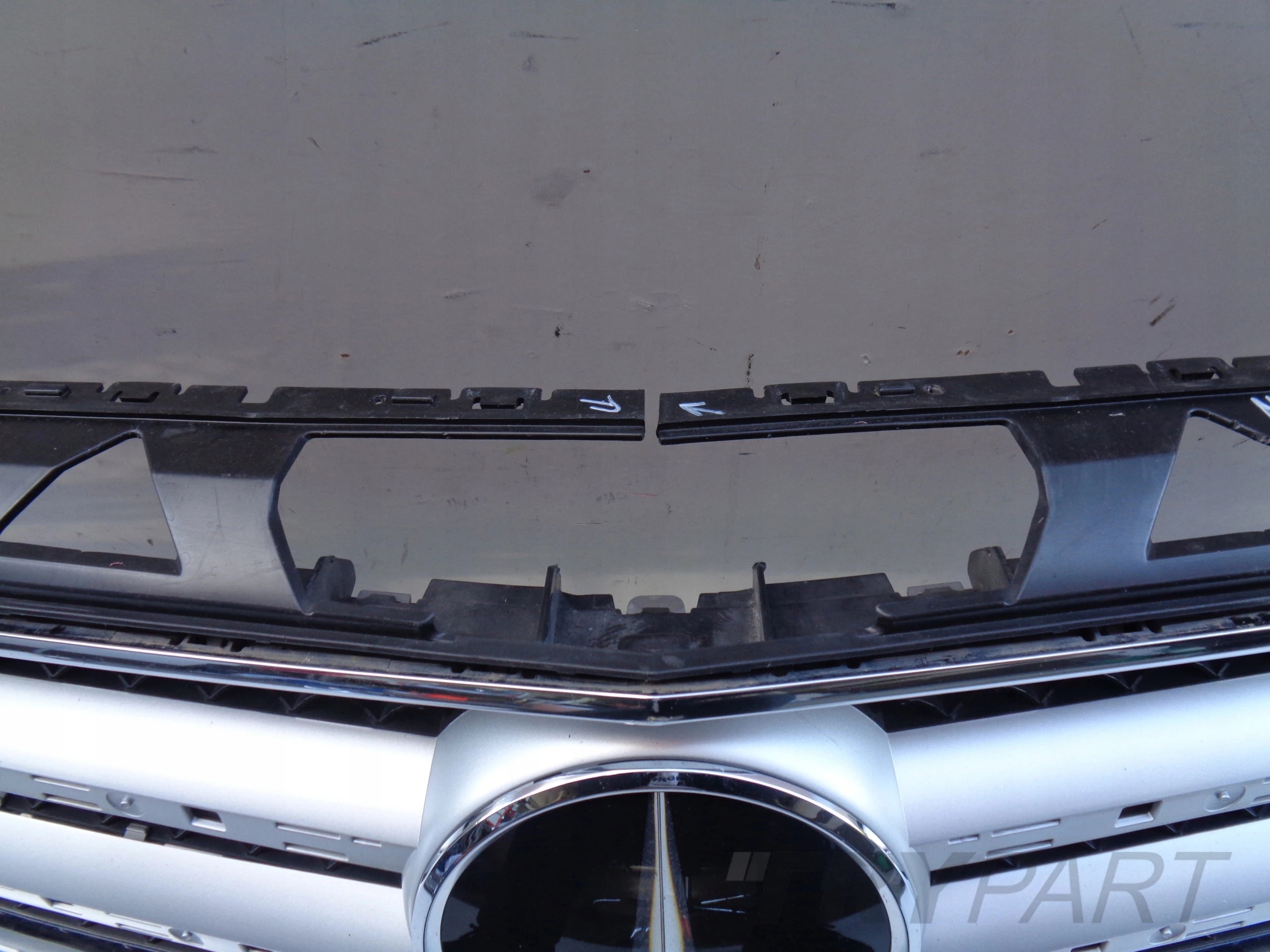 MERCEDES CLS W218 10- GRILLE FOR RADAR