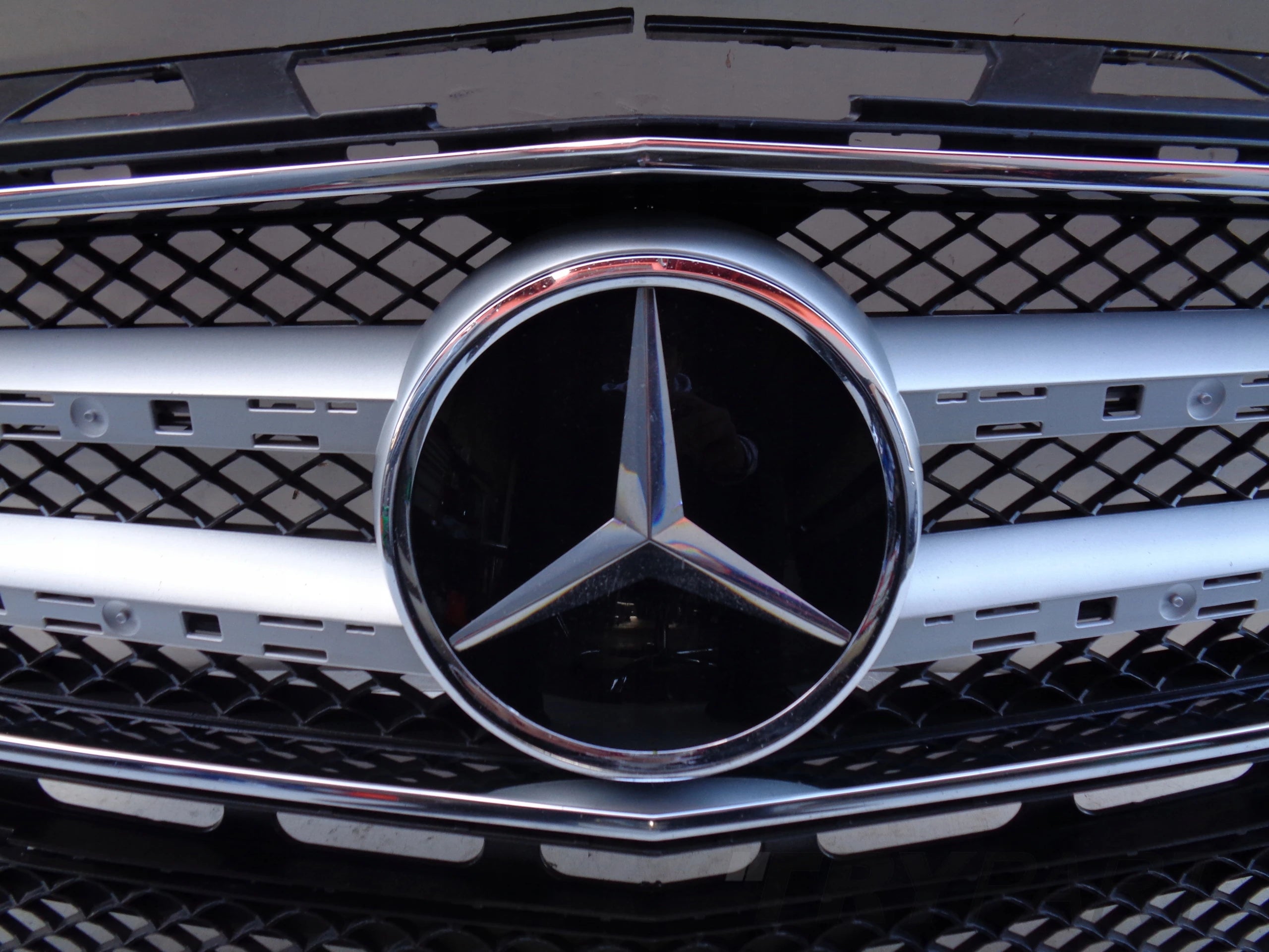 MERCEDES CLS W218 10- GRILLE FOR RADAR