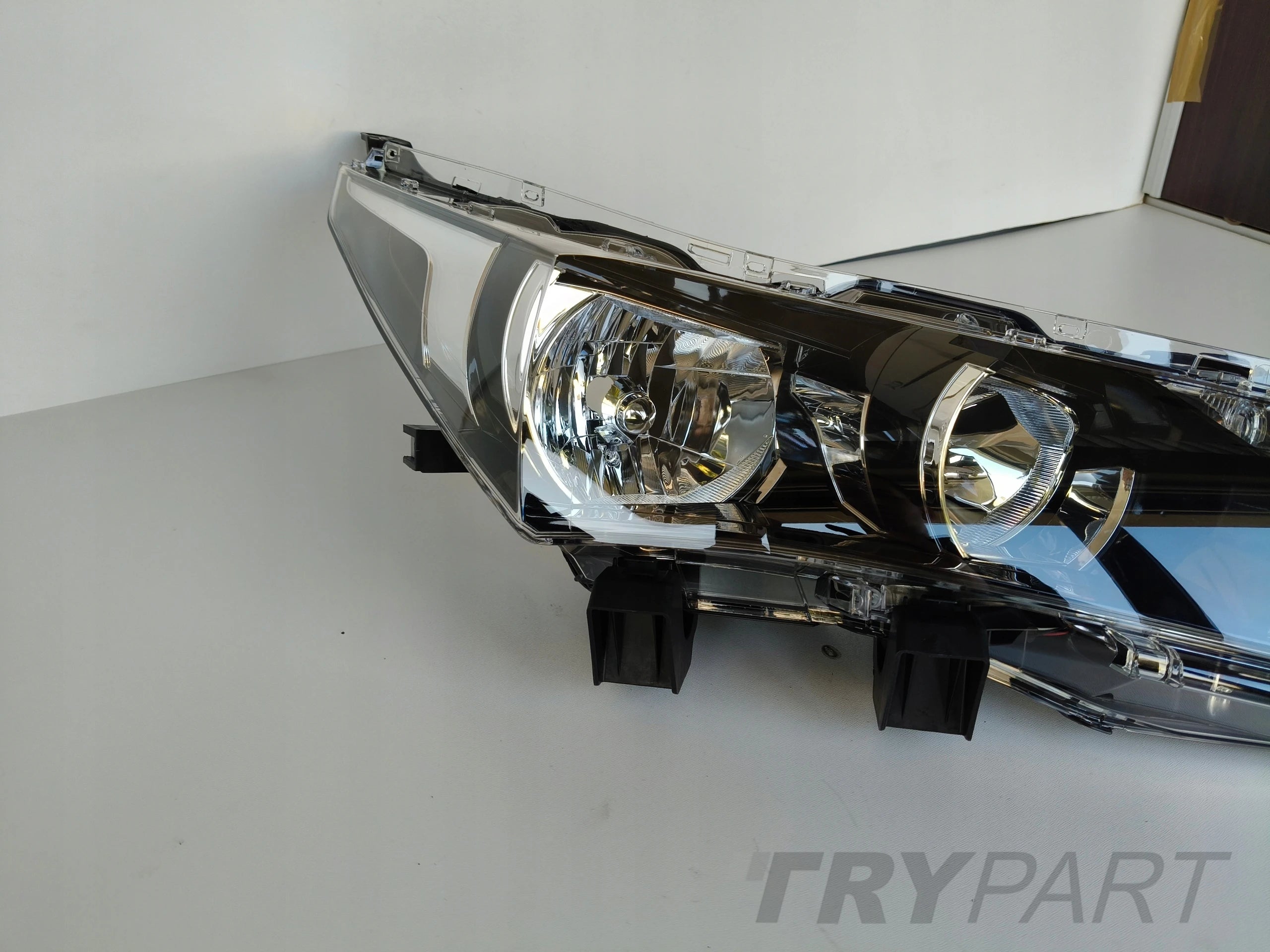 NEW RIGHT HEADLIGHT LAMP TOYOTA COROLLA E16 LED