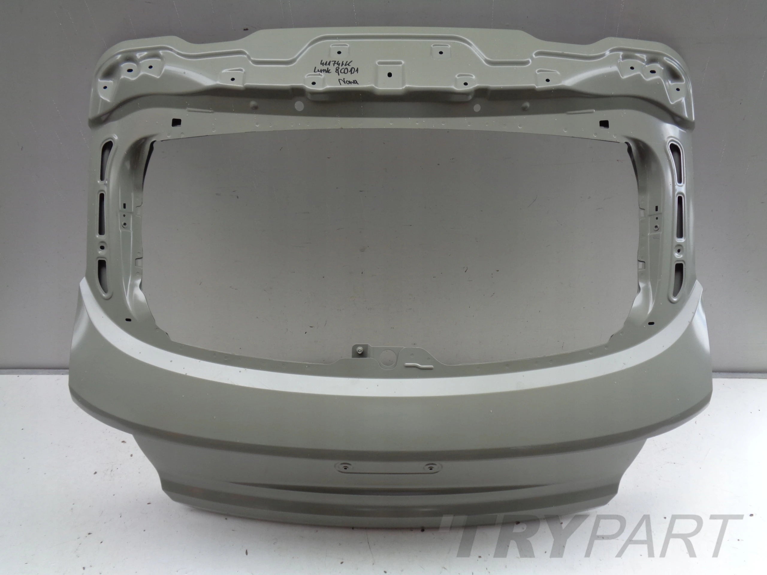 NEW TAILGATE LYNK CO&01 CO & 01 NO. 41174