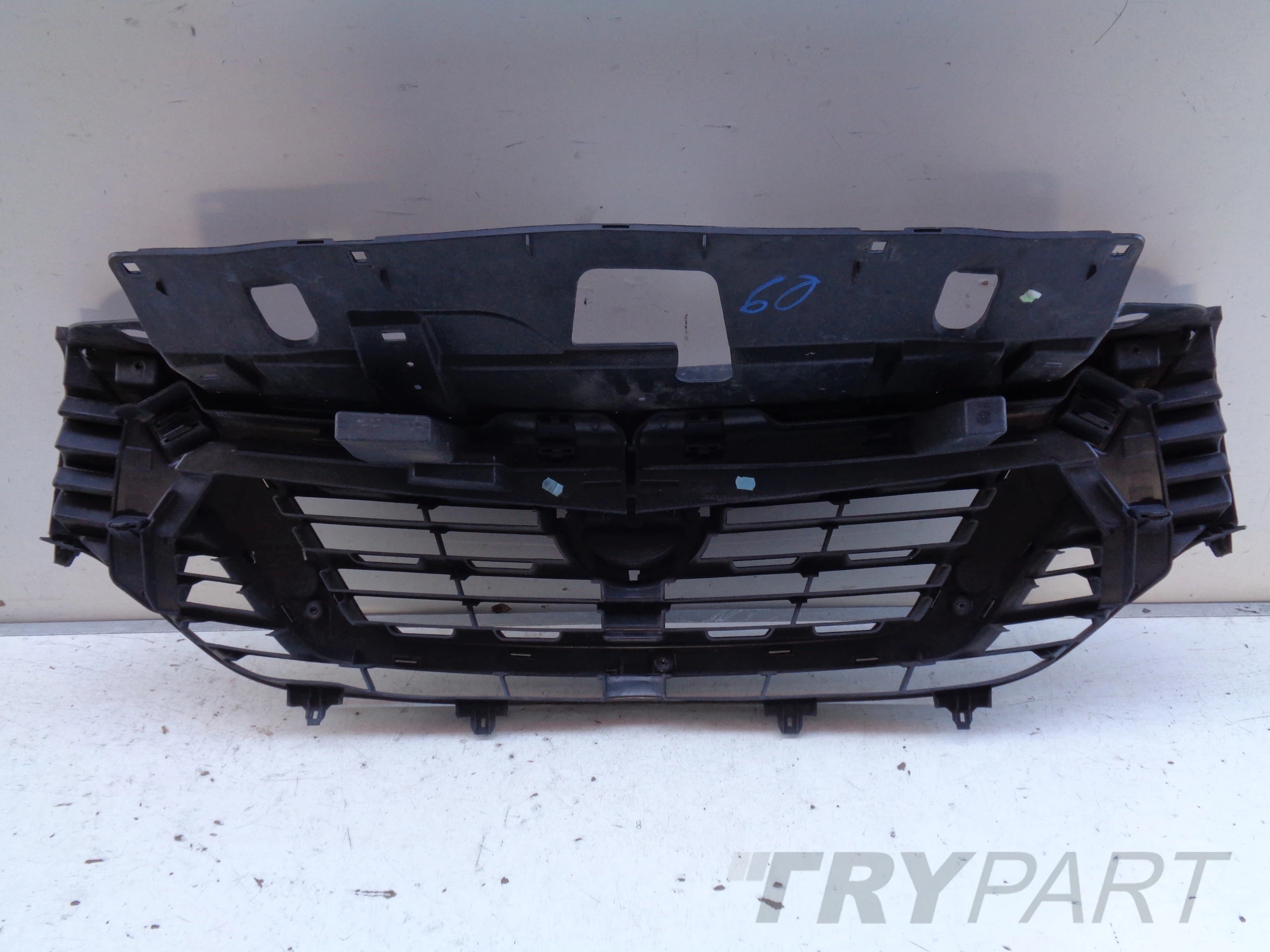 NISSAN NV300 16- Grille Replacement
