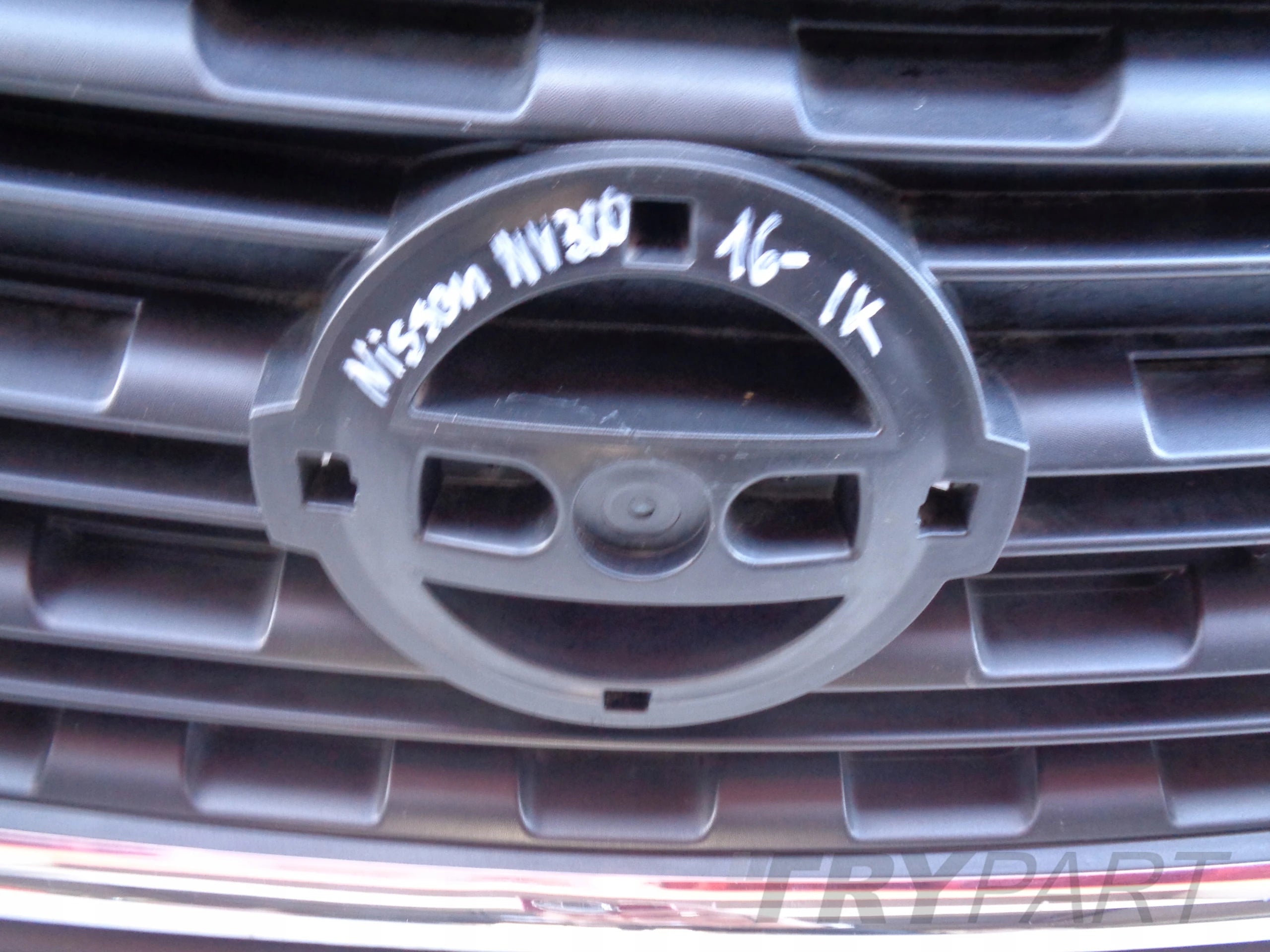 NISSAN NV300 16- Grille Replacement