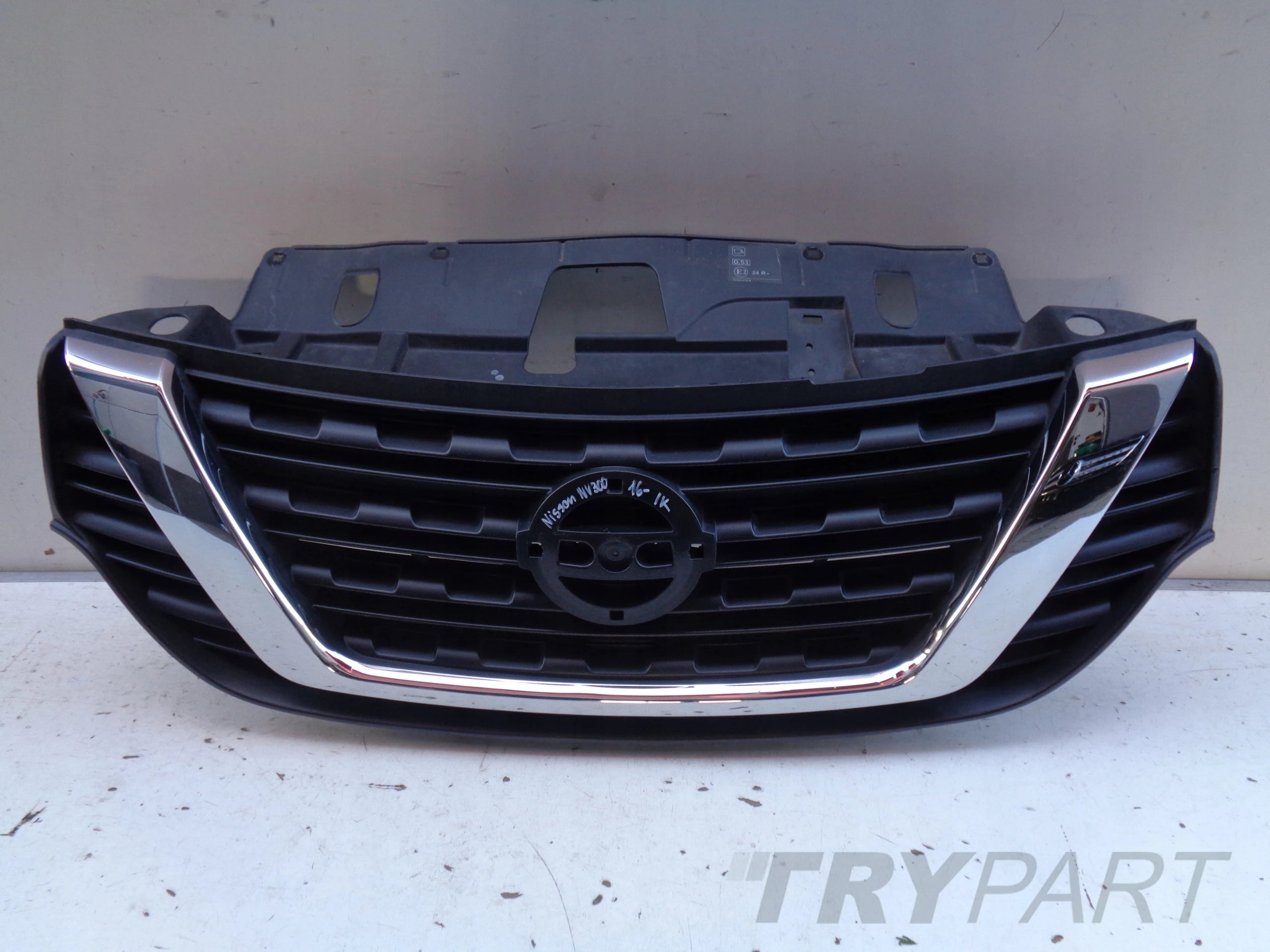 NISSAN NV300 16- Grille Replacement