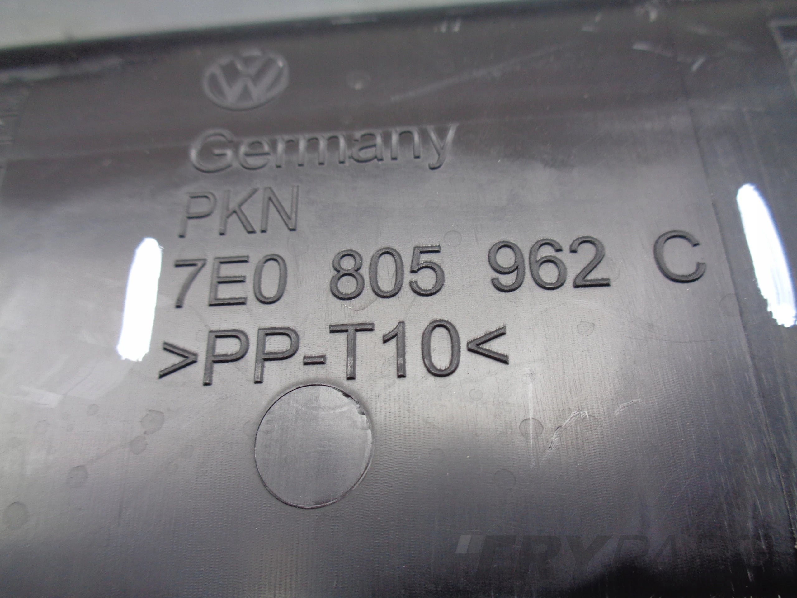 Radiator Grille Air Intake Cover VW T6 7E 7E0 15-