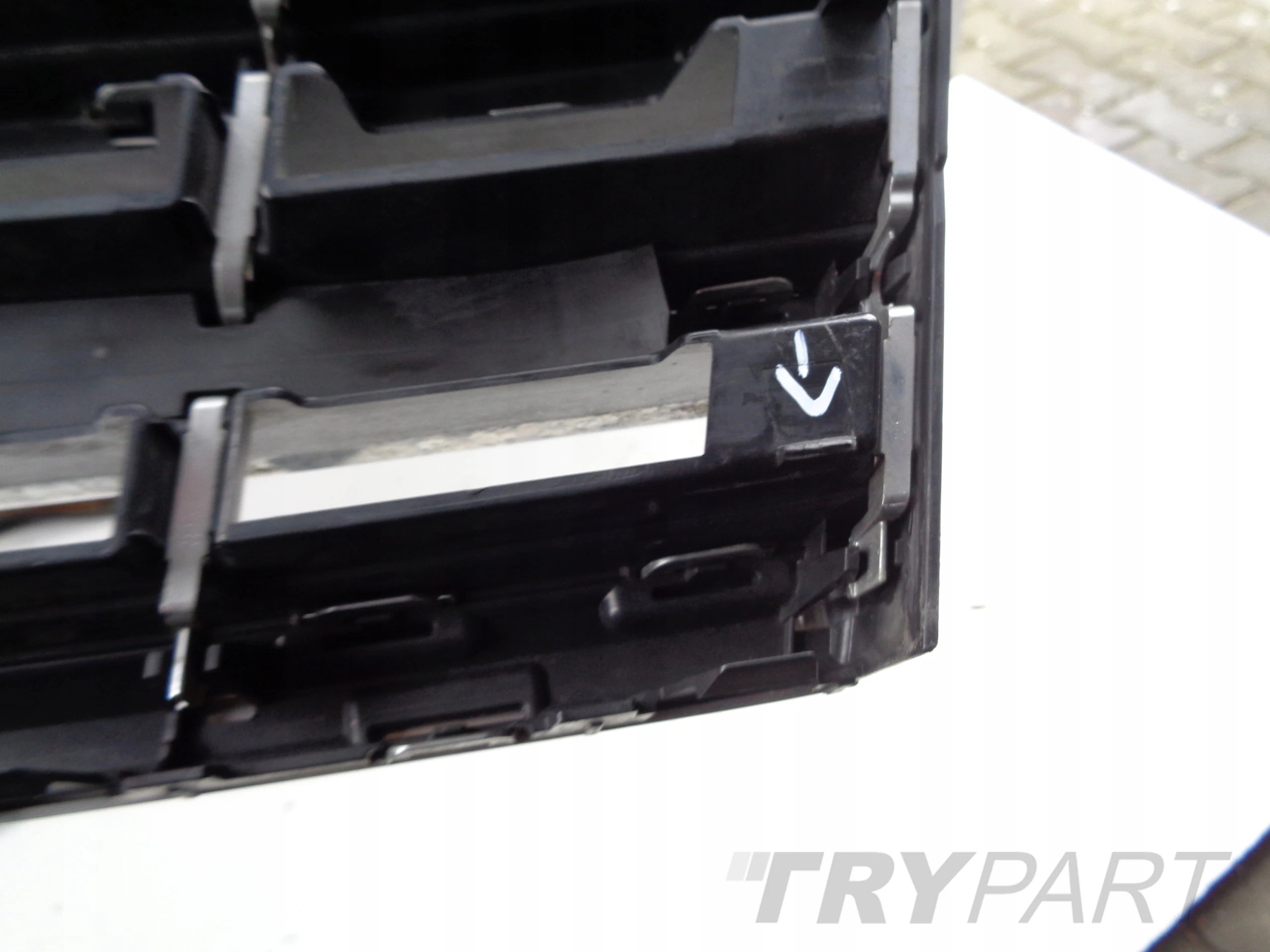 Radiator Grille VW TOUAREG III 760 18-