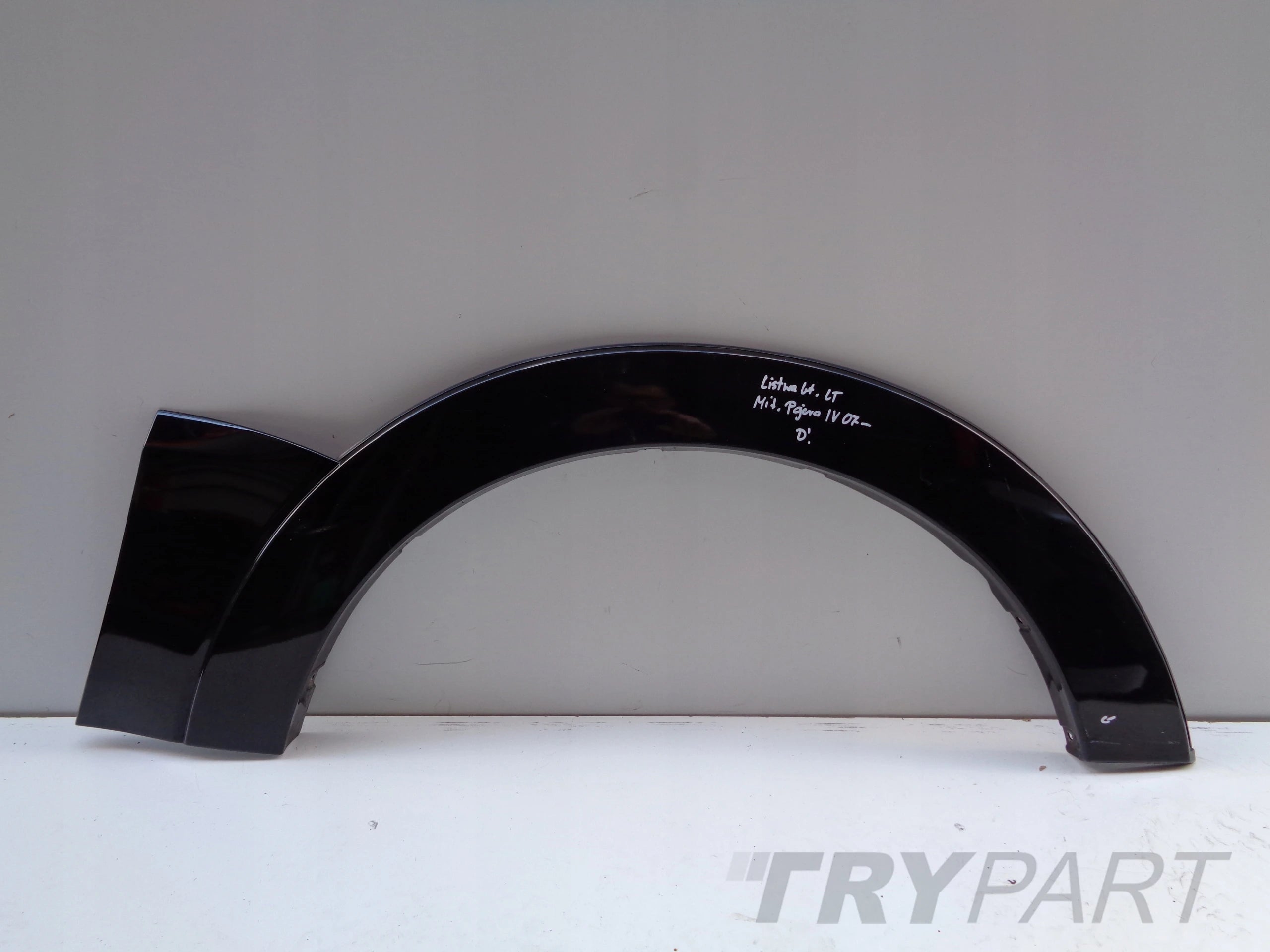 REAR LEFT FENDER MOLDING MITSUBISHI PAJERO IV 07-