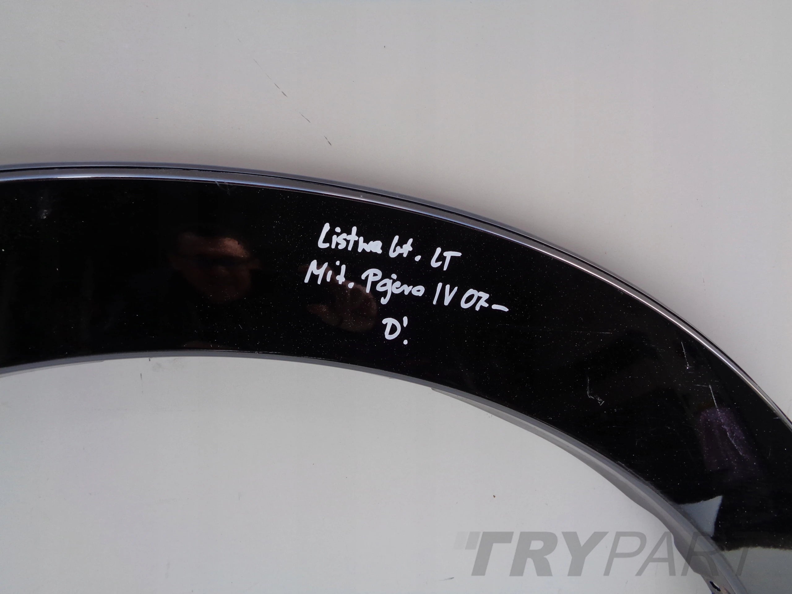 REAR LEFT FENDER MOLDING MITSUBISHI PAJERO IV 07-