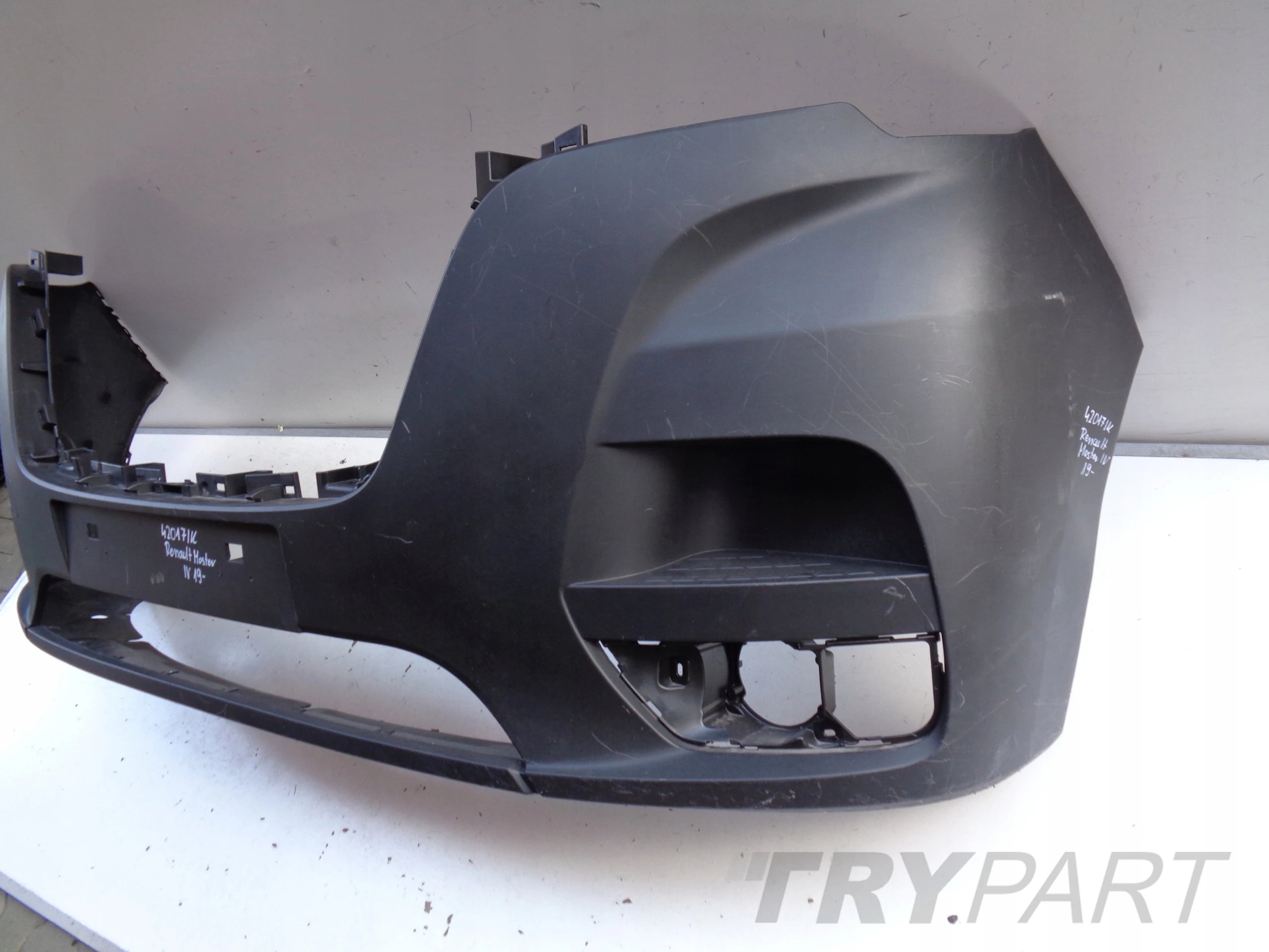RENAULT MASTER IV 19- FRONT BUMPER NO. 42017
