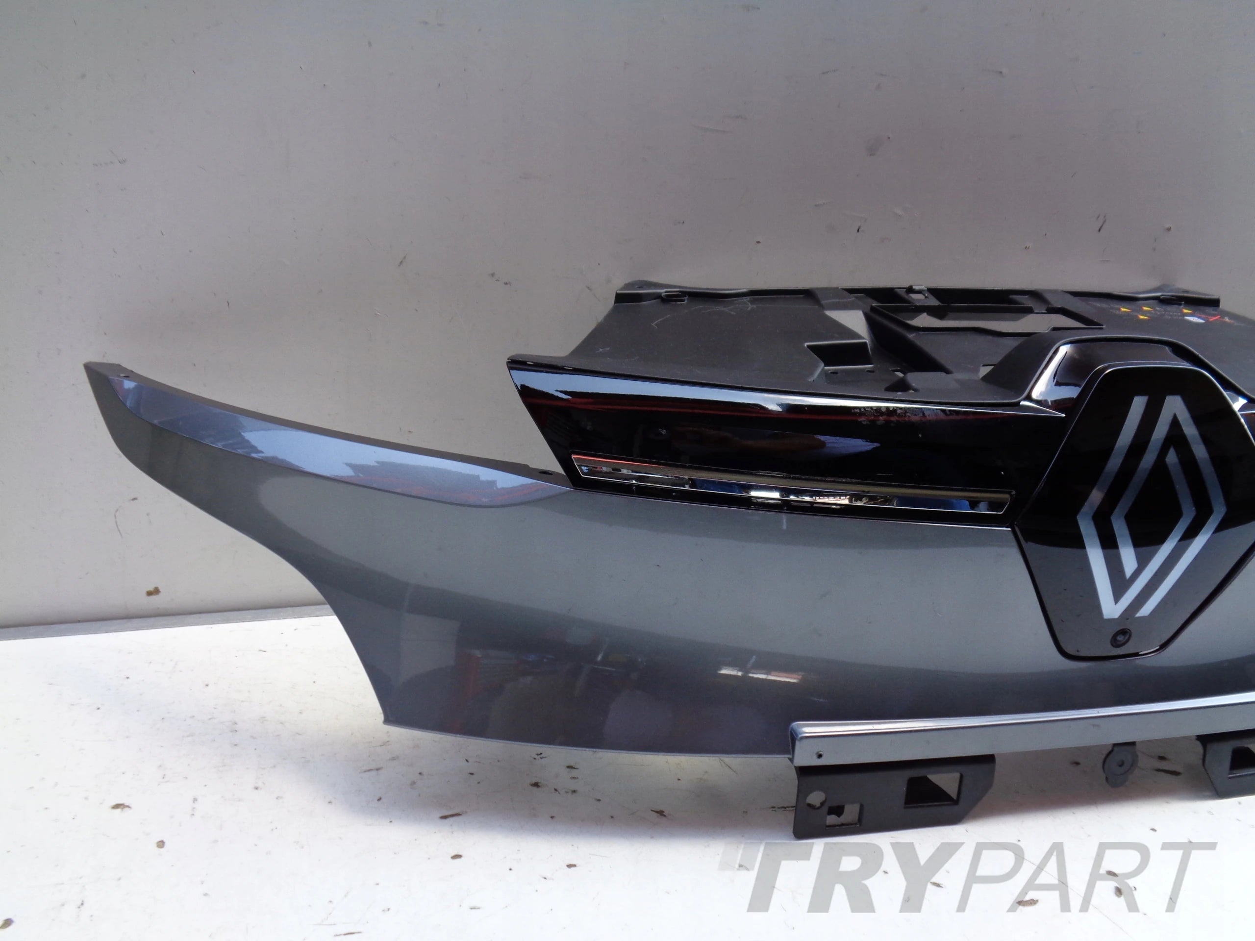 RENAULT MEGANE V E-TECH 23- Grille Cover for Camera