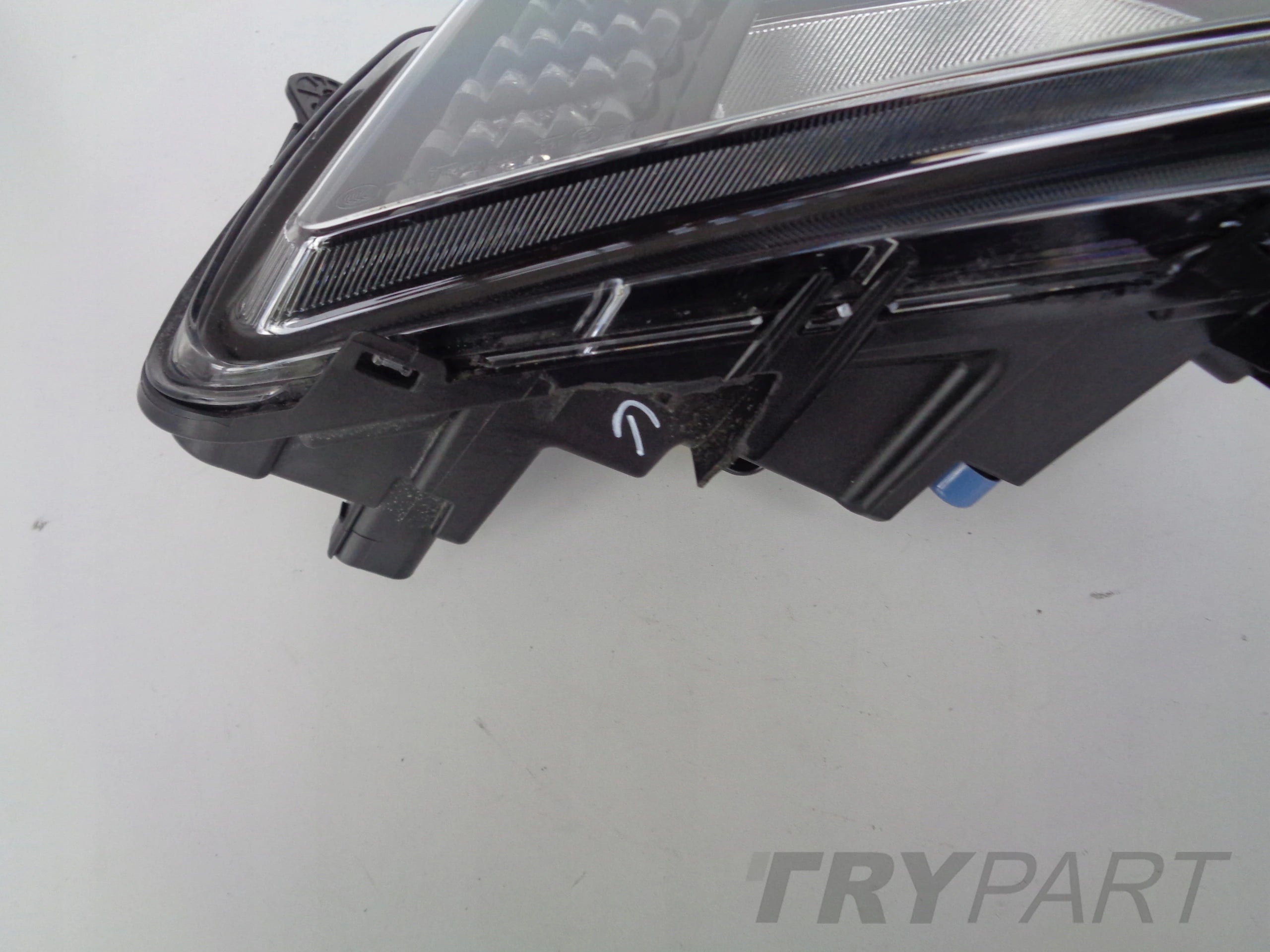 RIGHT FOG LIGHT VW POLO 2G 2G0 17- LED