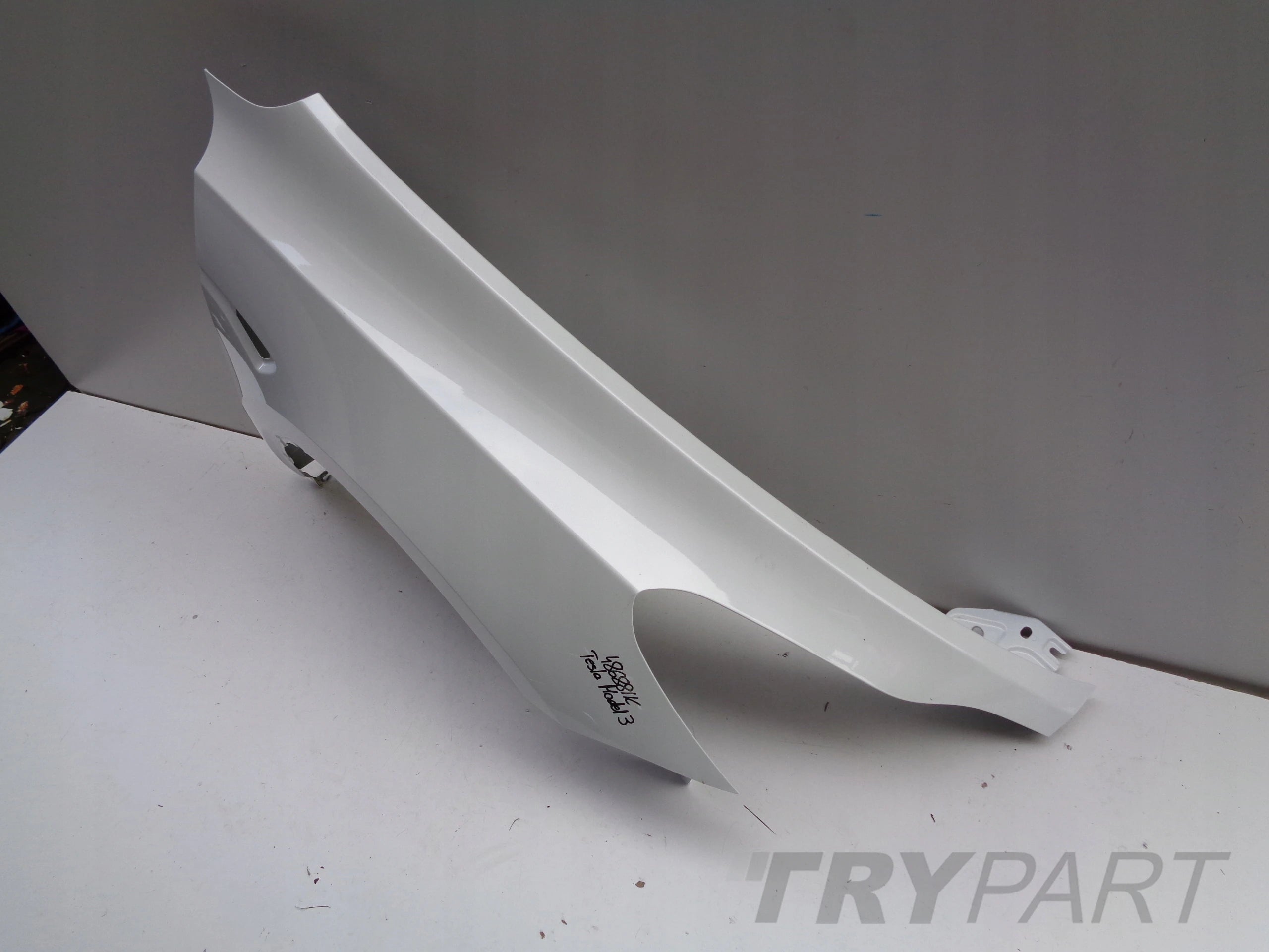 RIGHT FRONT FENDER FOR TESLA MODEL Y NO. 48688