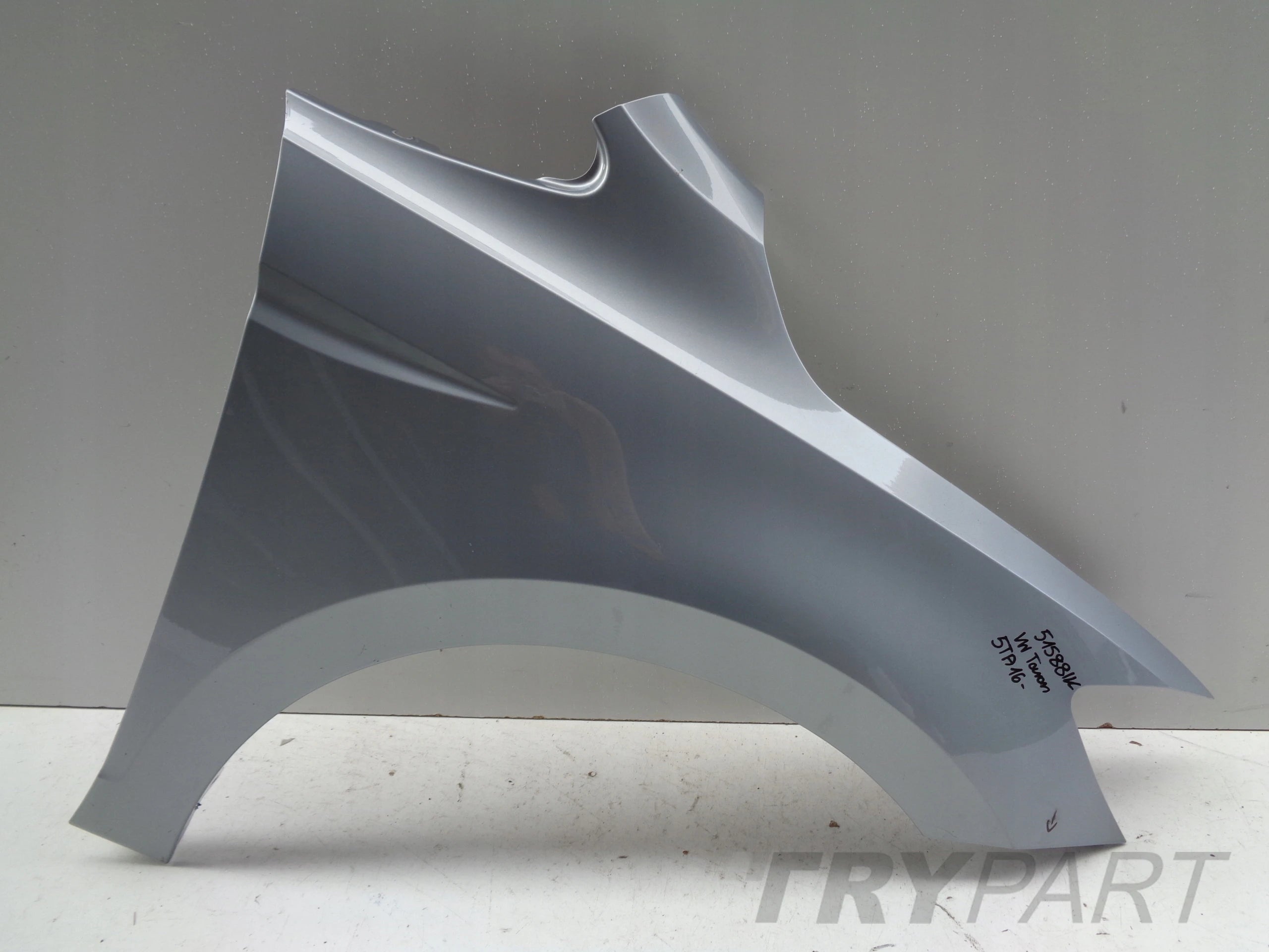 RIGHT FRONT FENDER VW TOURAN 5TA 16- NO. 51588