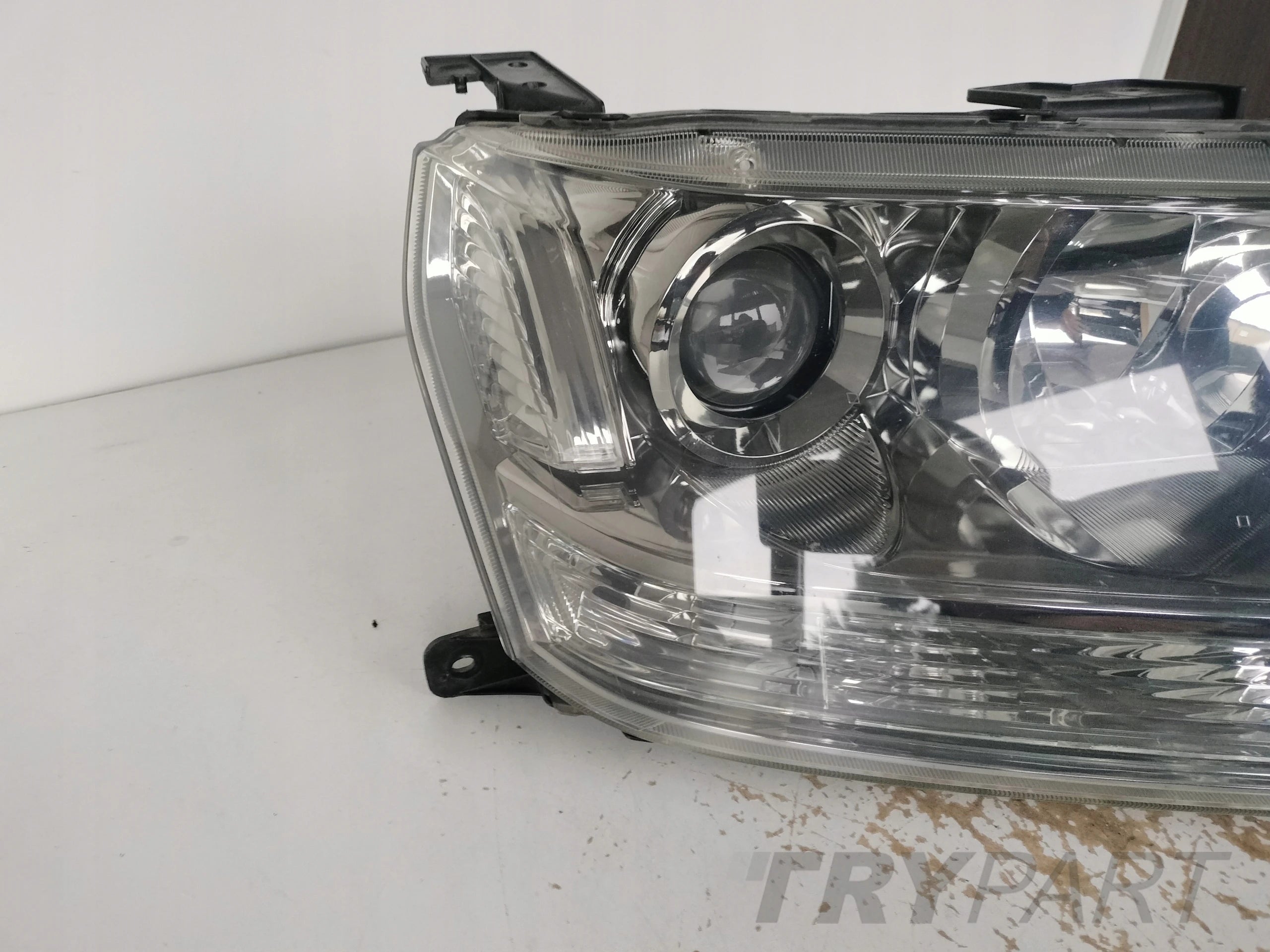 RIGHT HEADLIGHT FOR SUZUKI GRAND VITARA 05-
