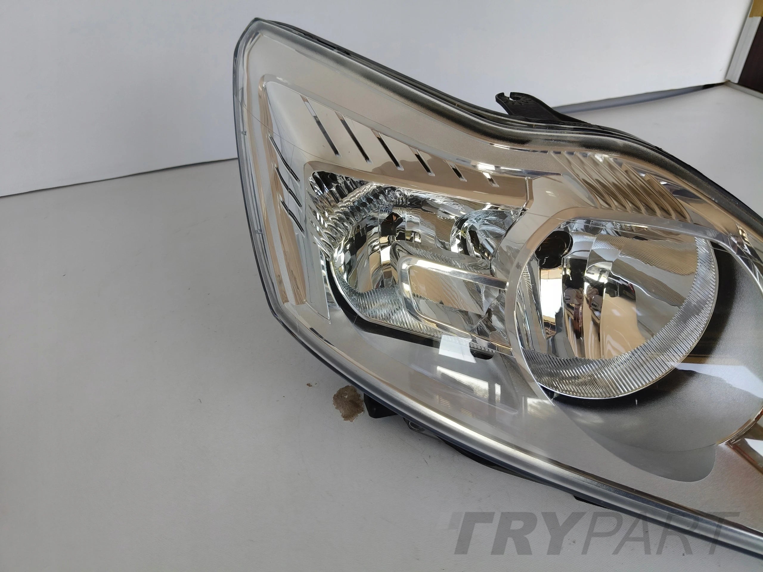 RIGHT HEADLIGHT FORD FOCUS MK2 08- LIFT
