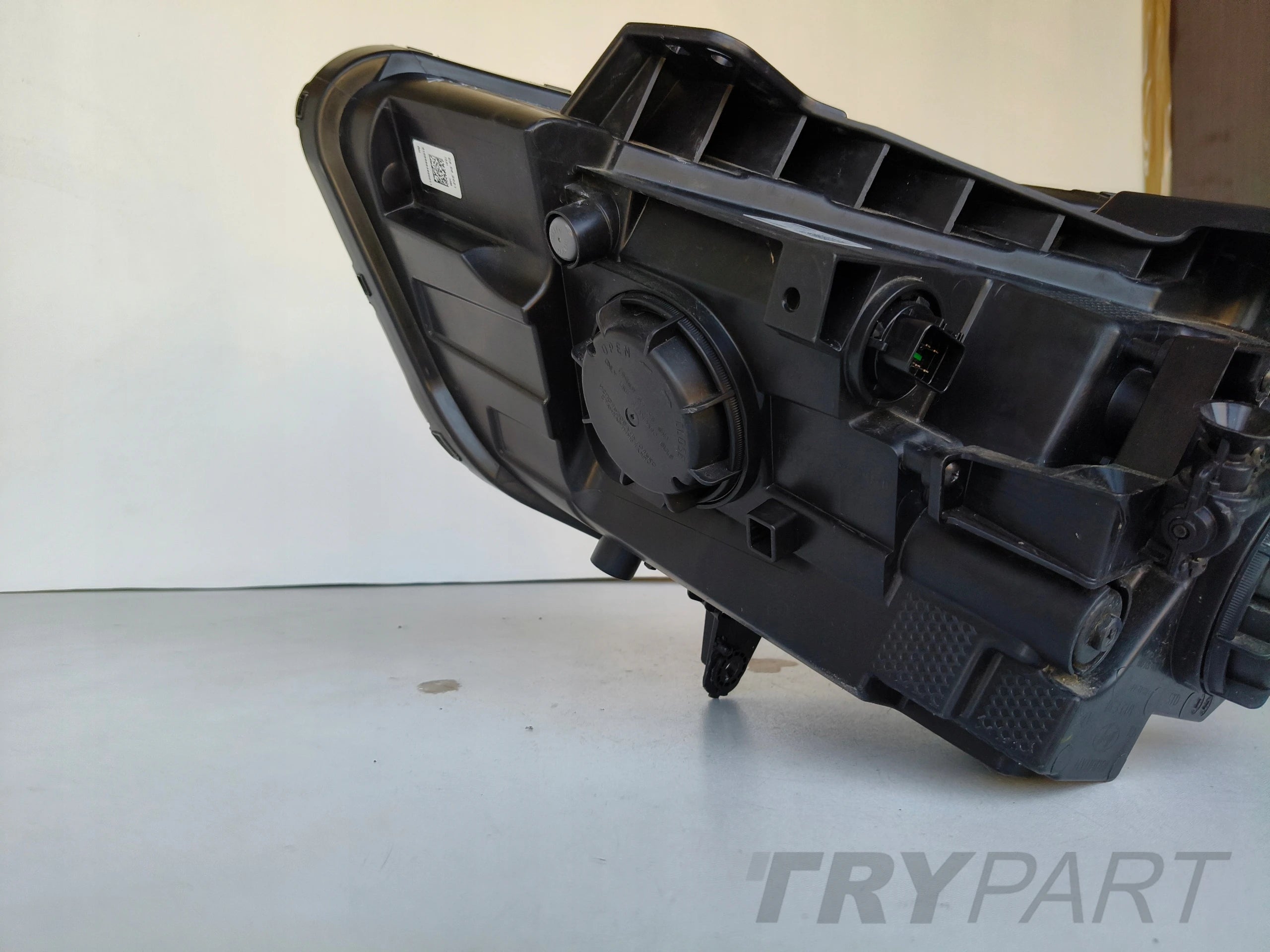 RIGHT HEADLIGHT HYUNDAI BAYON 21-