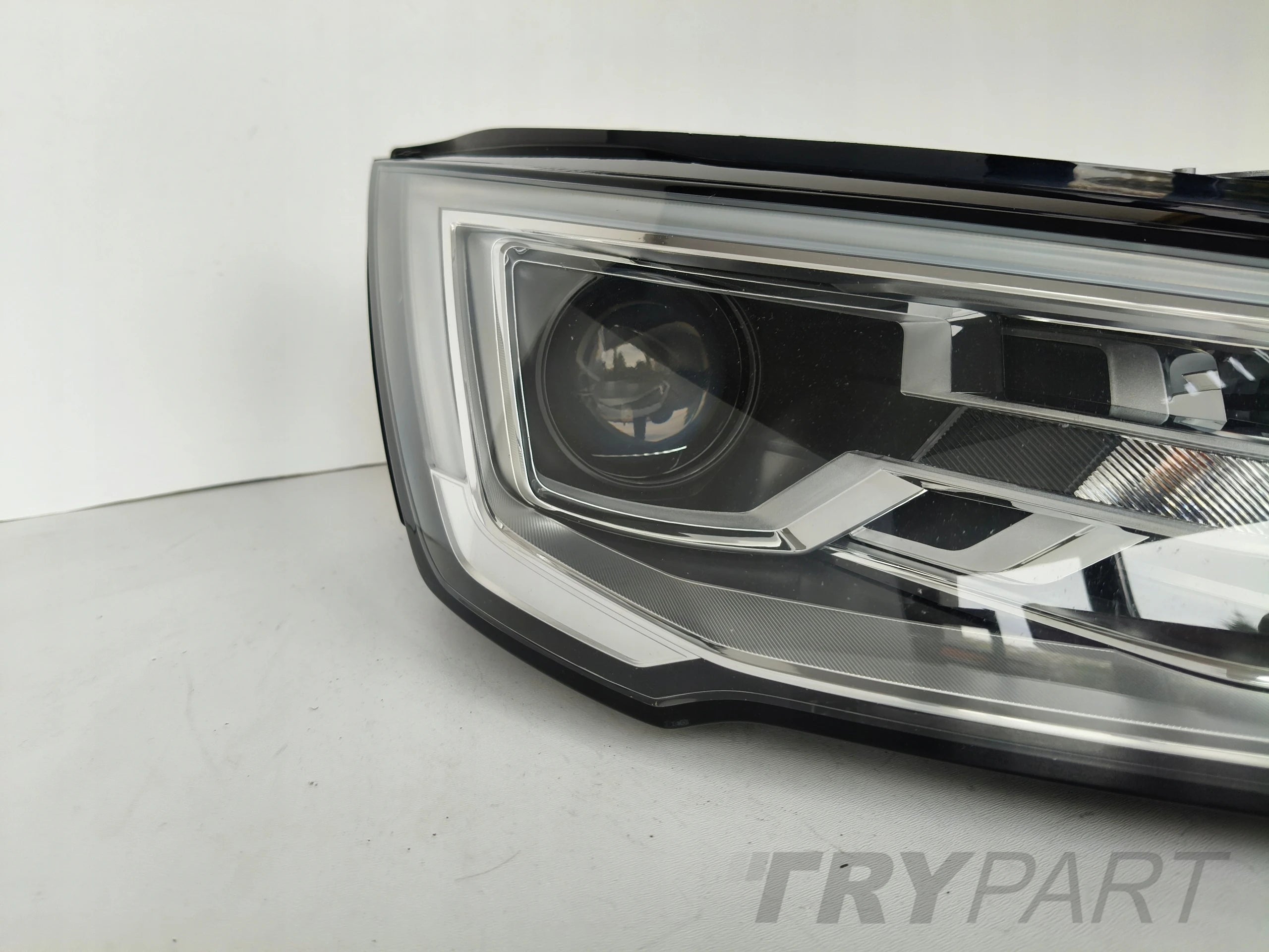 RIGHT HEADLIGHT LAMP AUDI A1 8X 8XA 14- LIFT XENON LED