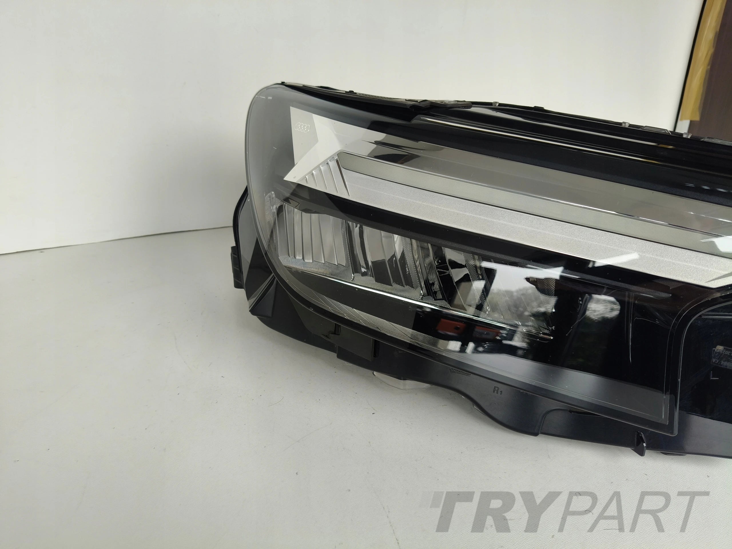 RIGHT HEADLIGHT LAMP AUDI Q4 89A FULL LED