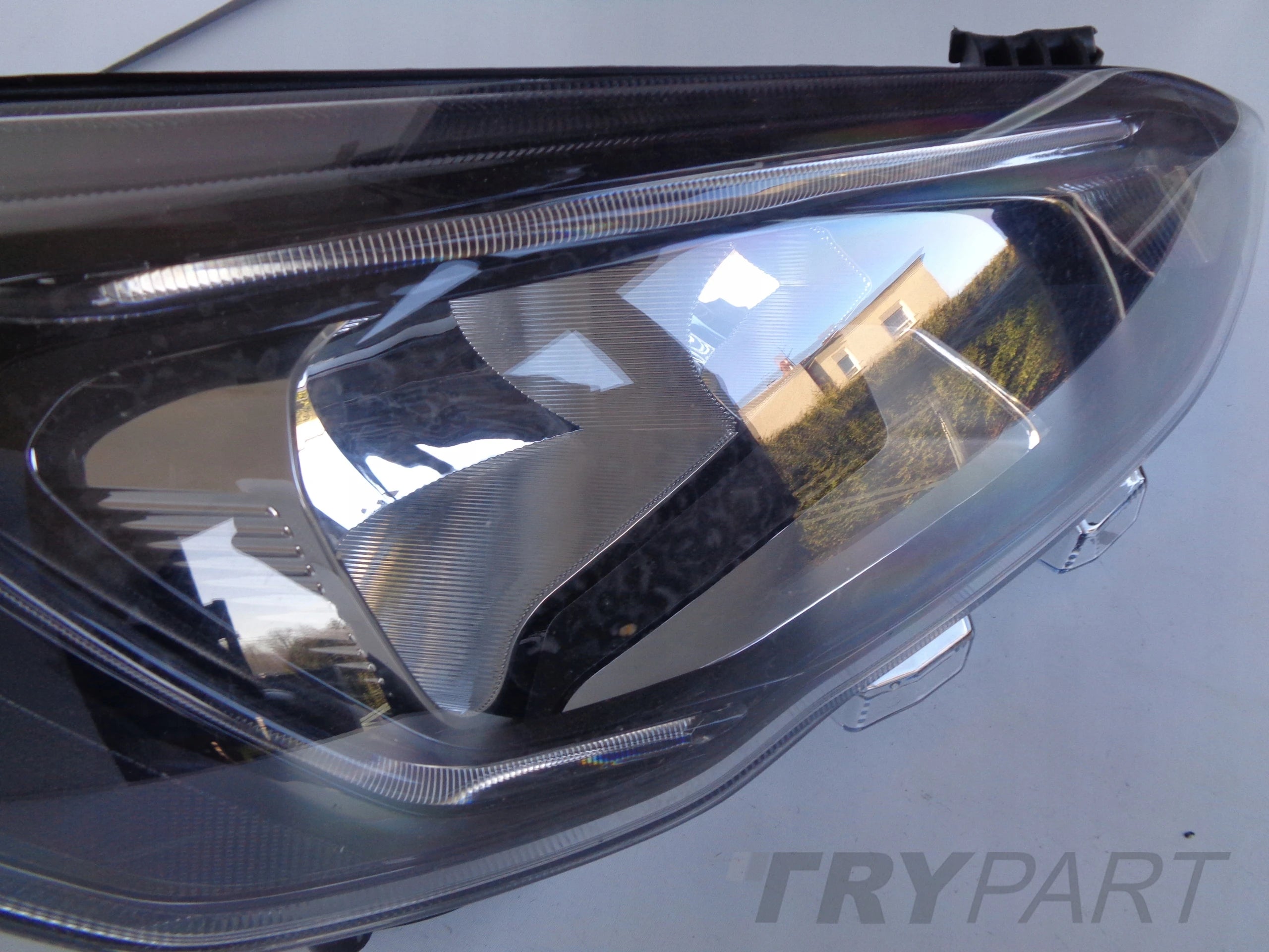 RIGHT HEADLIGHT LAMP FOR FORD FOCUS MK4 18- LED