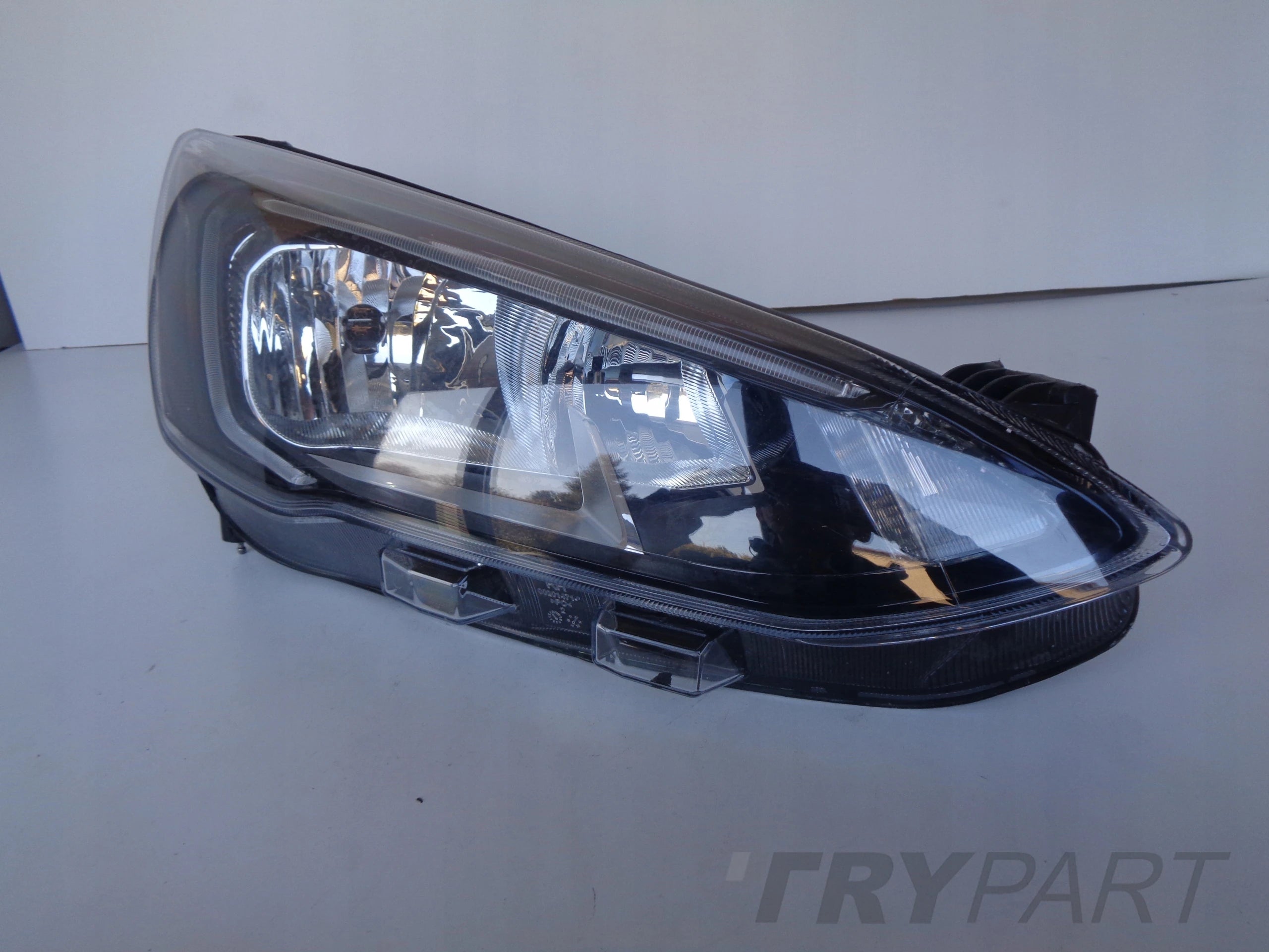 RIGHT HEADLIGHT LAMP FOR FORD FOCUS MK4 18- LED