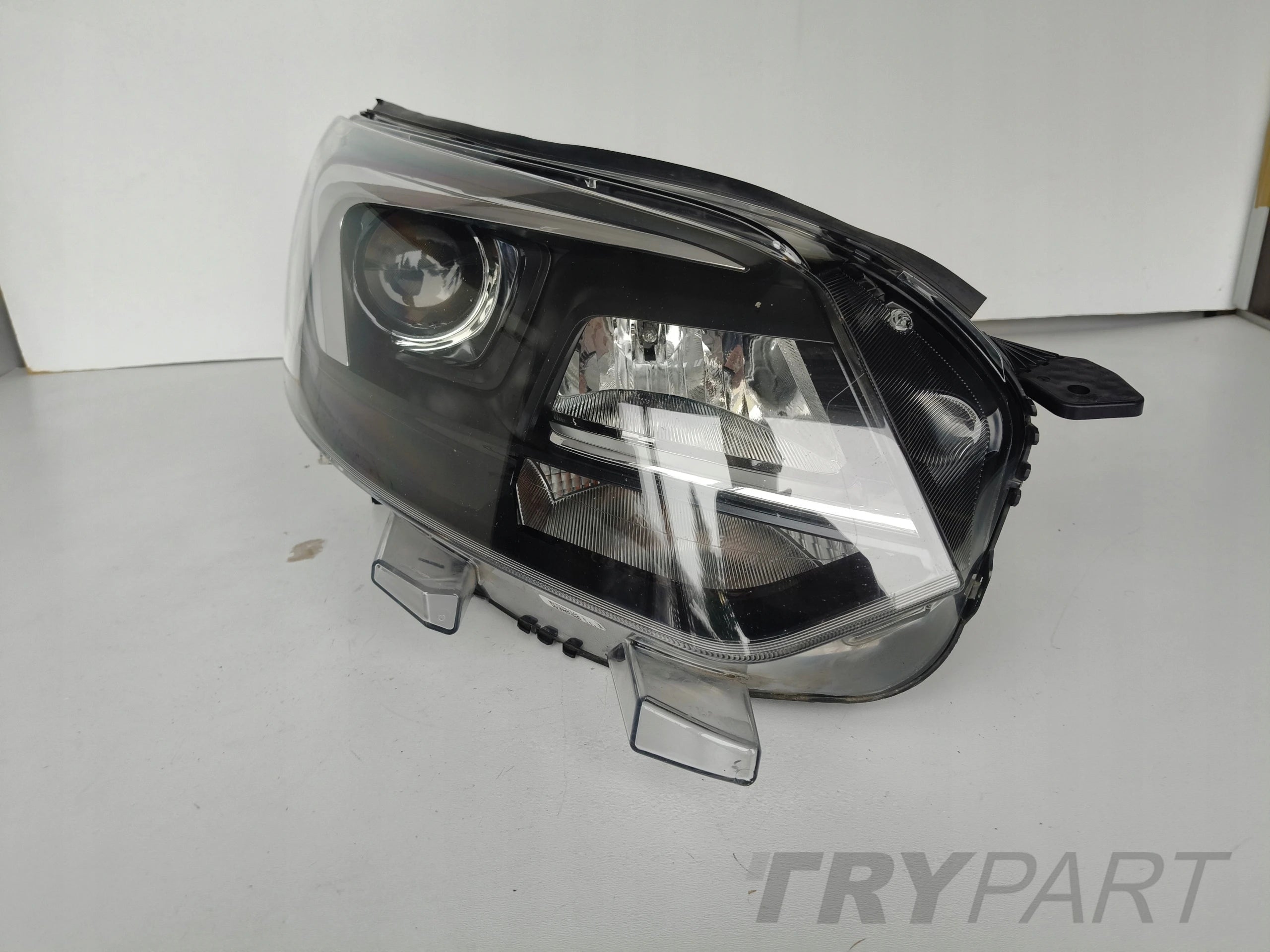RIGHT HEADLIGHT LAMP FOR OPEL VIVARO C 19- ZAFIRA D XENON