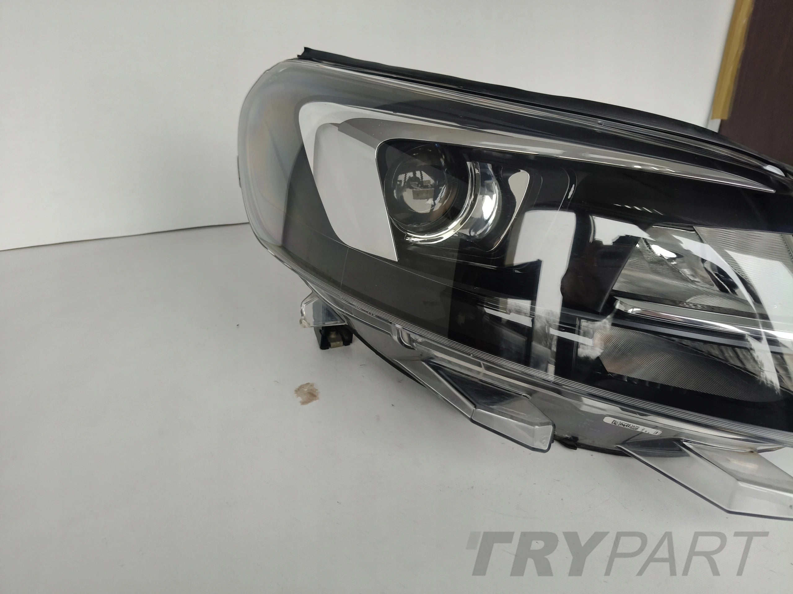 RIGHT HEADLIGHT LAMP FOR OPEL VIVARO C 19- ZAFIRA D XENON