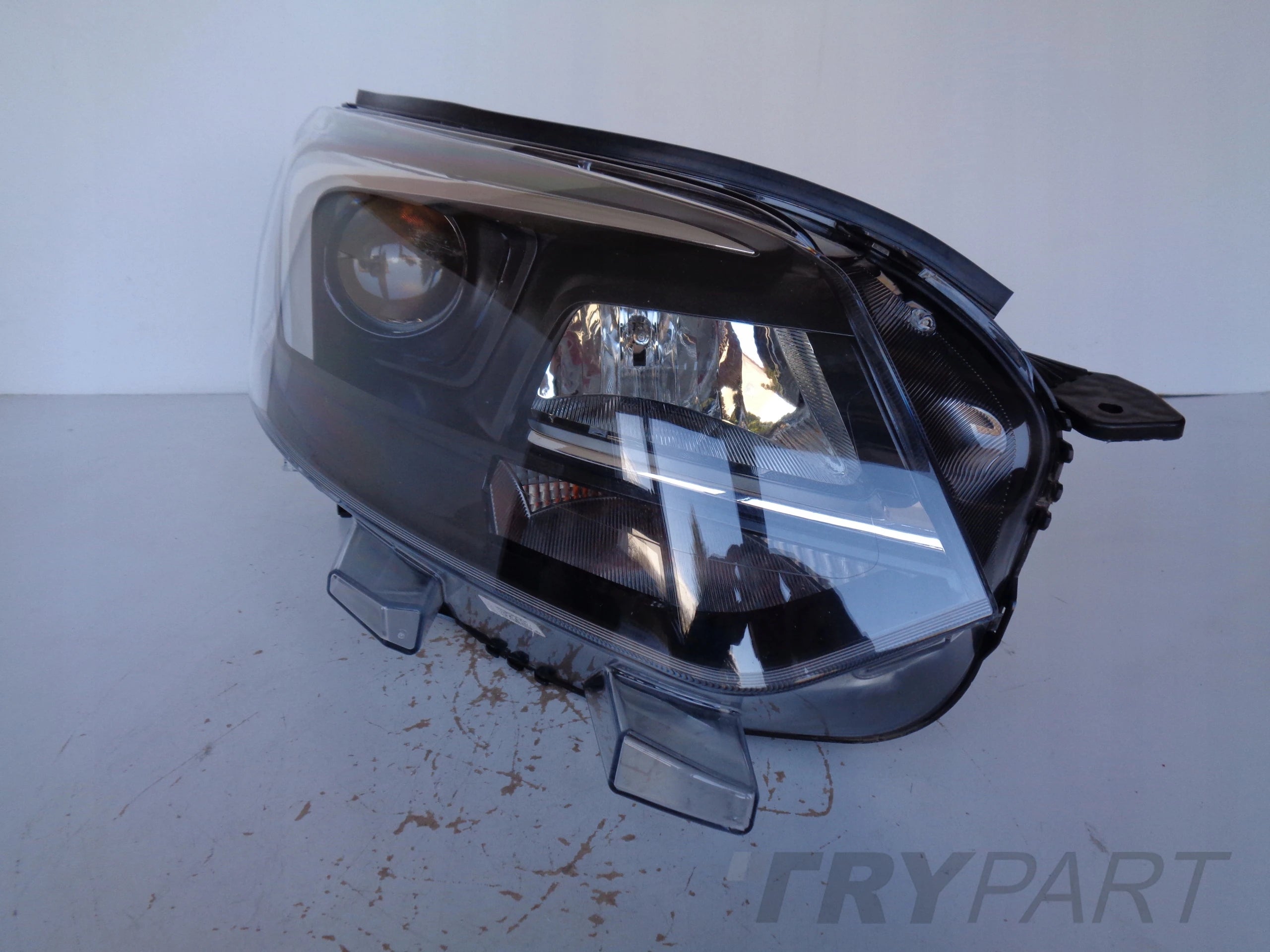 RIGHT HEADLIGHT LAMP FOR OPEL VIVARO C 19- ZAFIRA D XENON