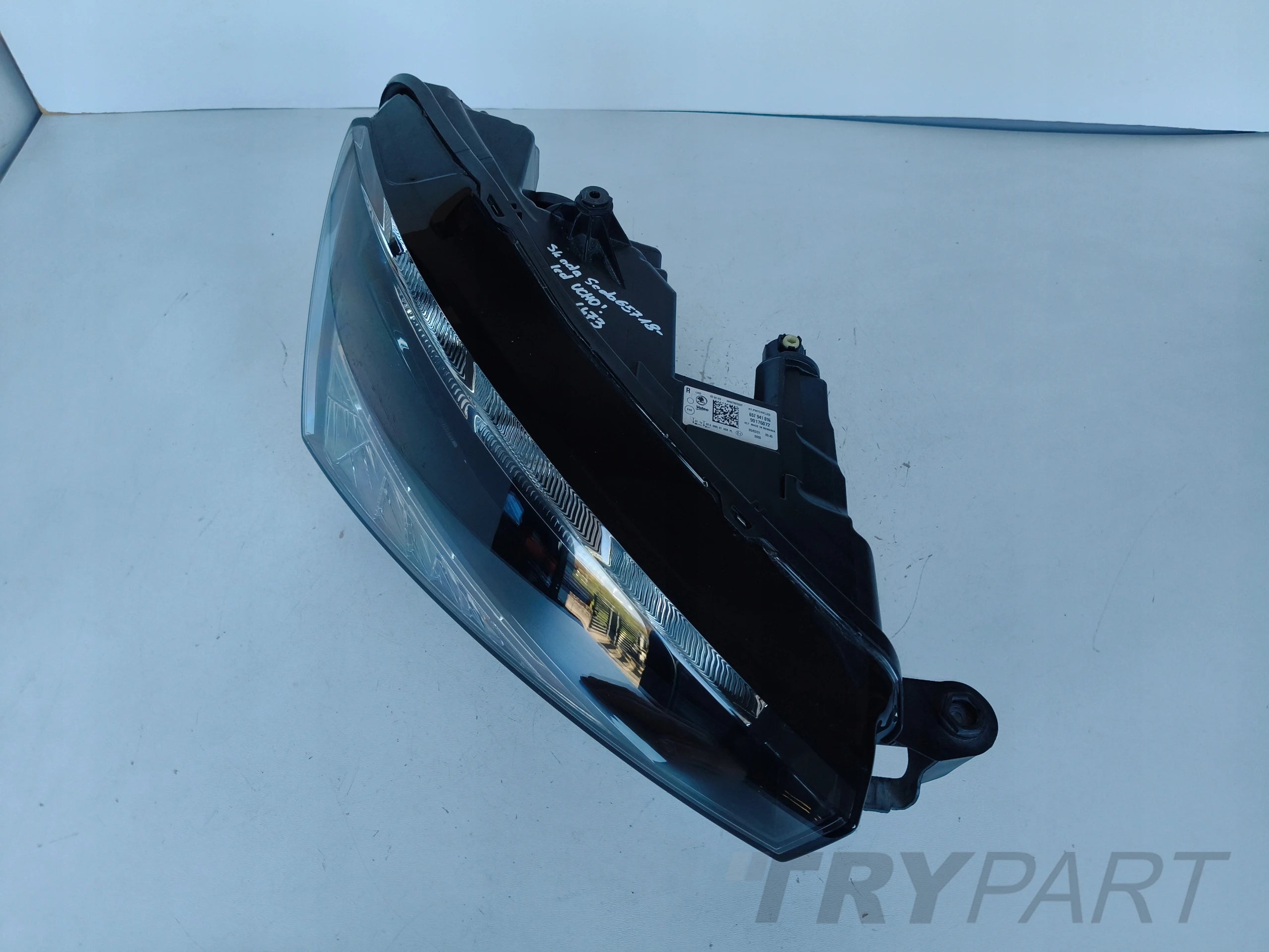 RIGHT HEADLIGHT LAMP FOR SKODA SCALA 657 18- LED