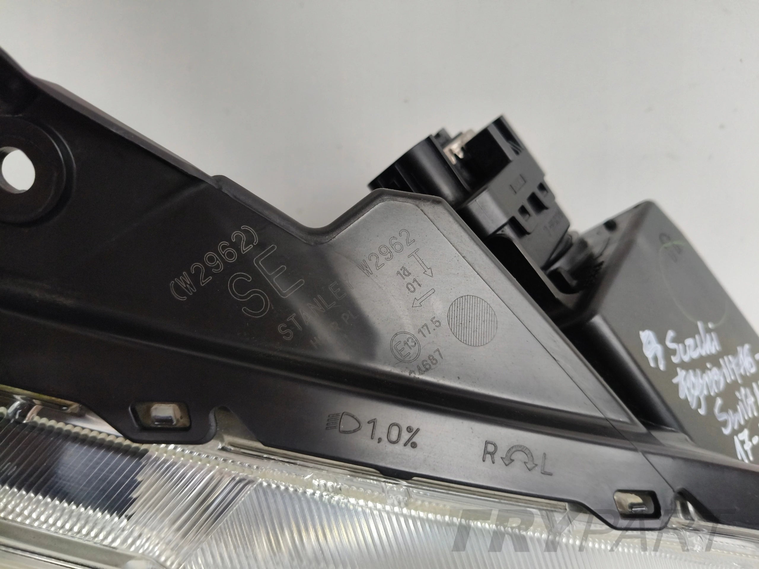 RIGHT HEADLIGHT LAMP FOR SUZUKI SWIFT MK8 17-