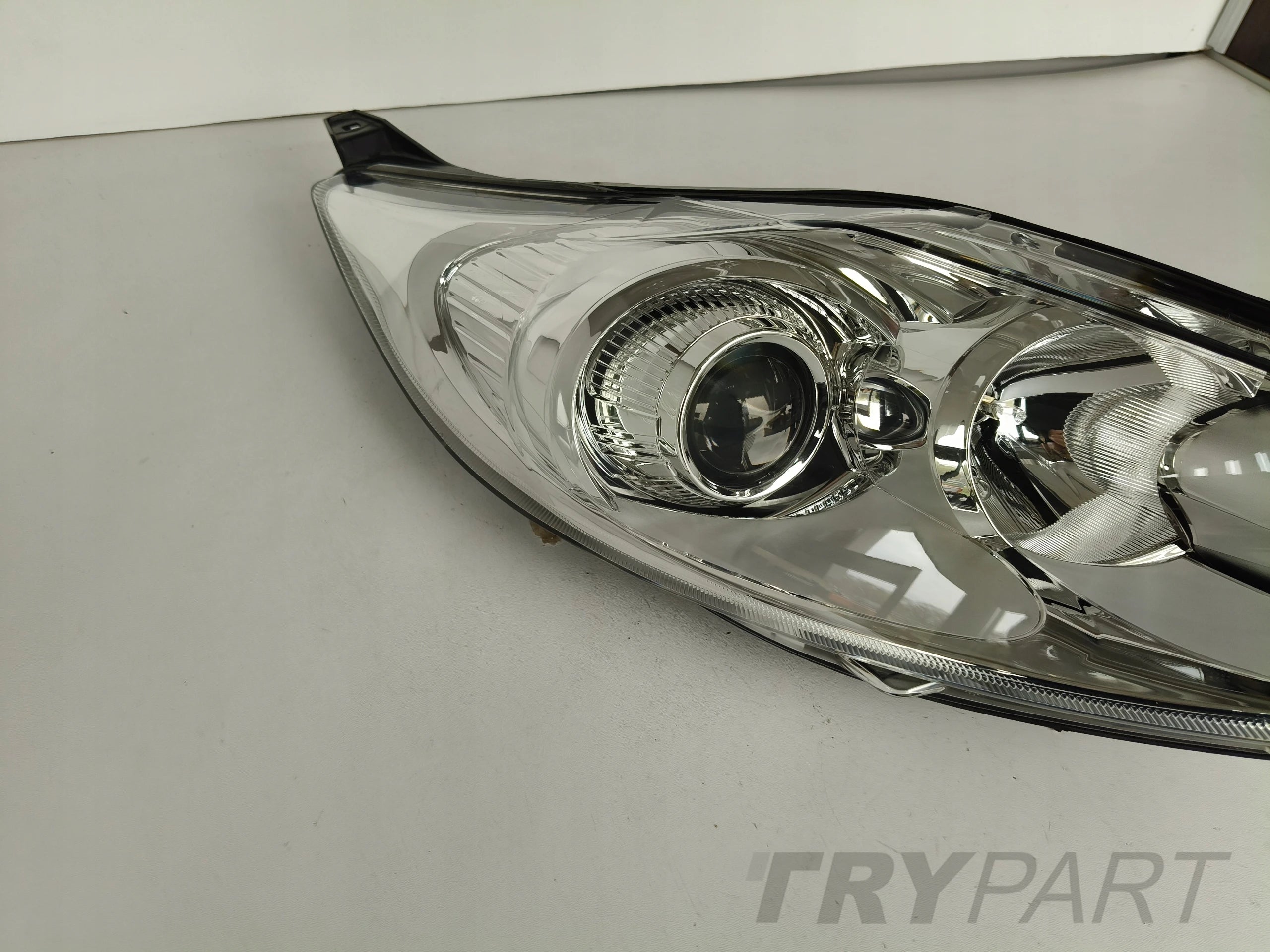 RIGHT HEADLIGHT LAMP FORD FIESTA MK7 08-12 LENS