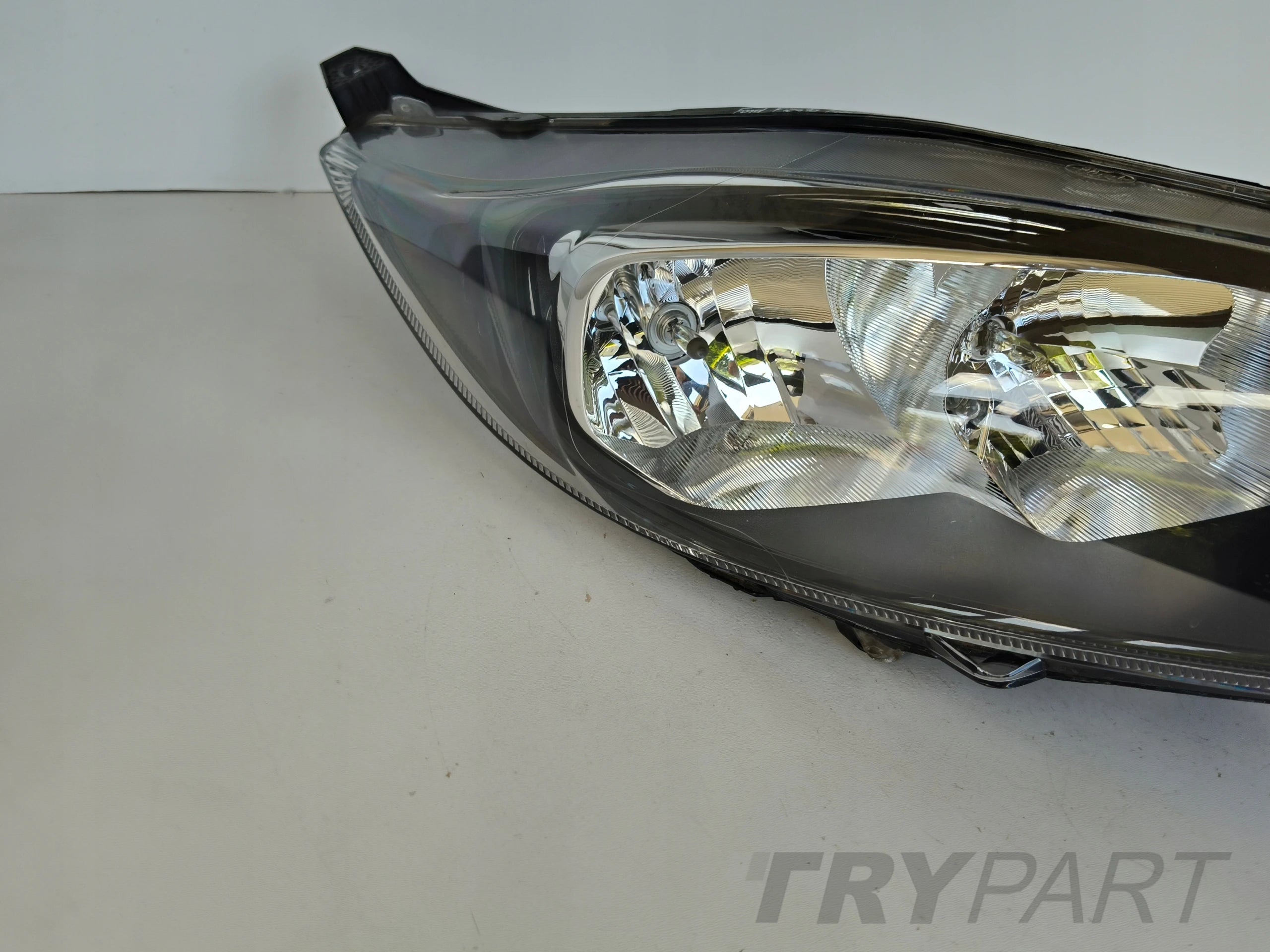 RIGHT HEADLIGHT LAMP FORD FIESTA MK7 12- FACELIFT