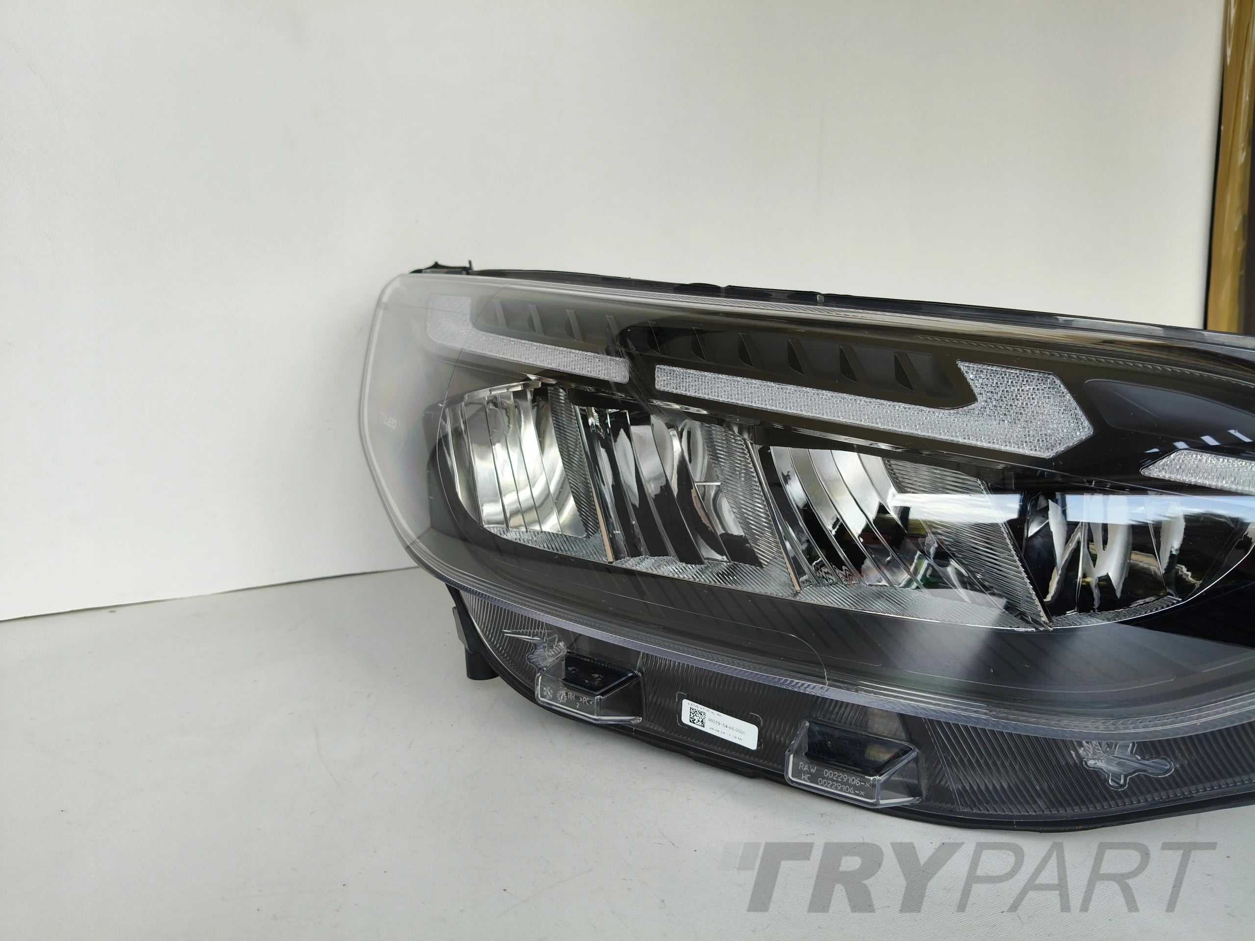 RIGHT HEADLIGHT LAMP FORD TRANSIT CUSTOM II 23- LED