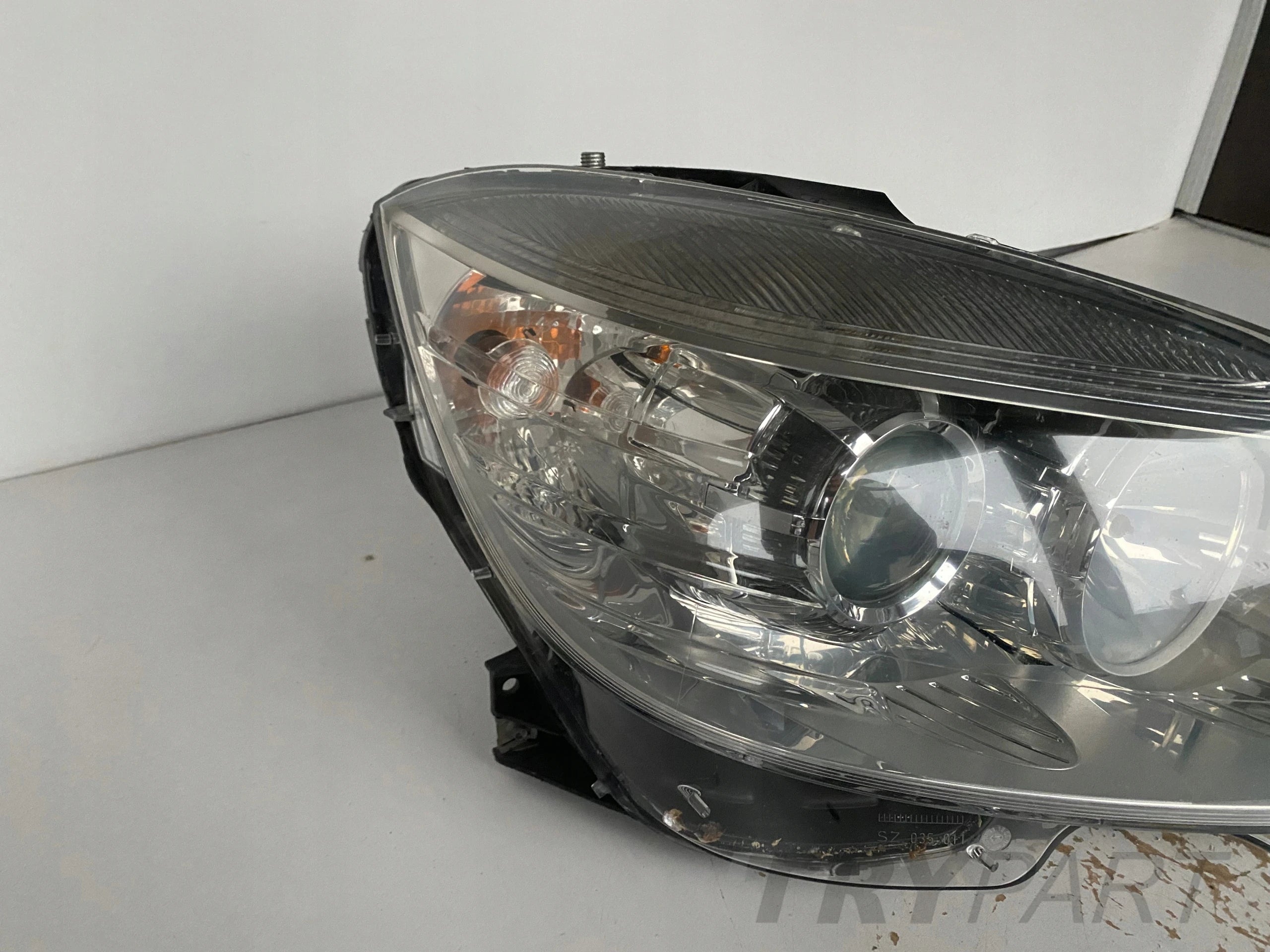 RIGHT HEADLIGHT LAMP MERCEDES C-CLASS W204 07-10