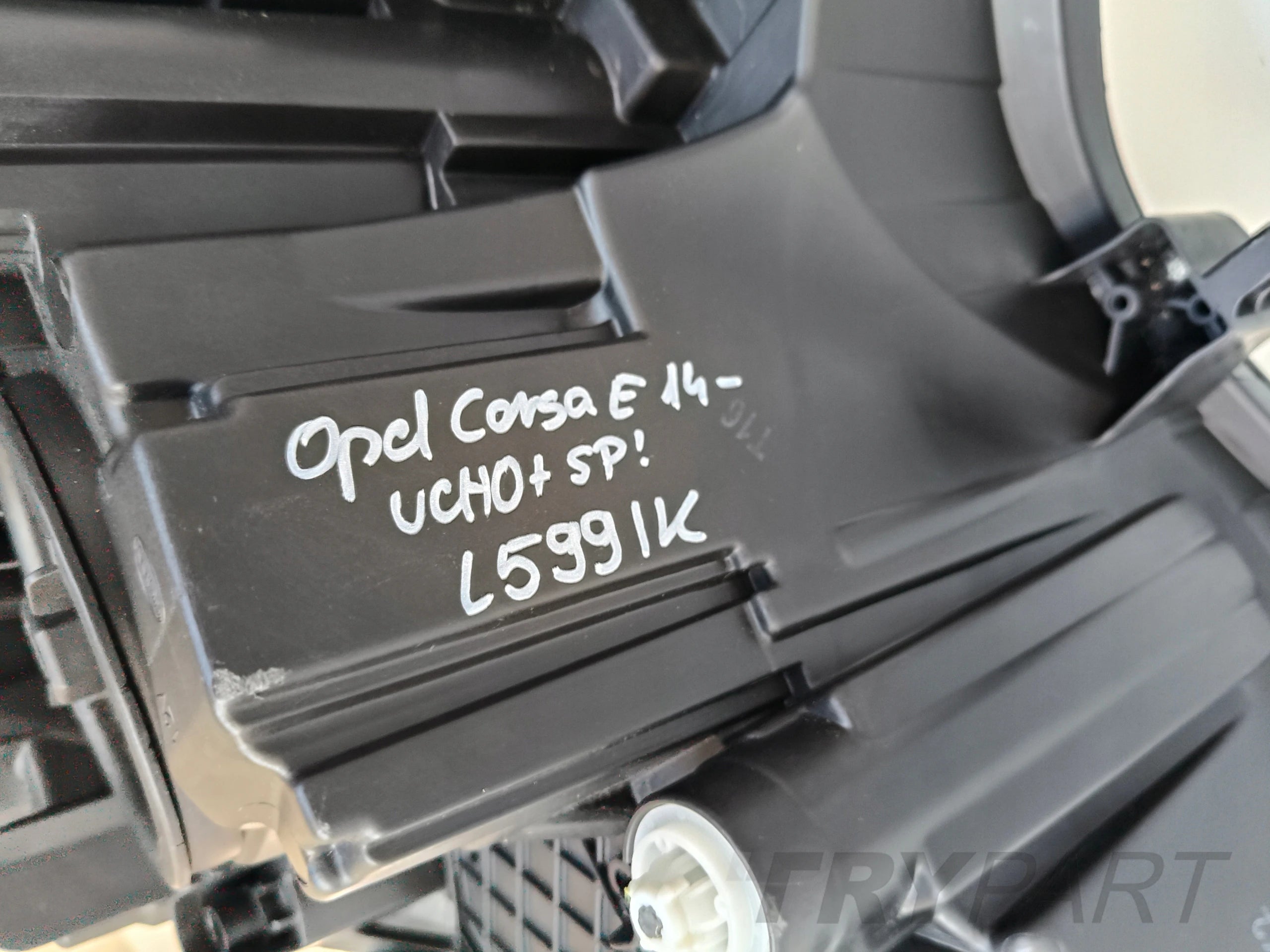 RIGHT HEADLIGHT LAMP OPEL CORSA E 14-