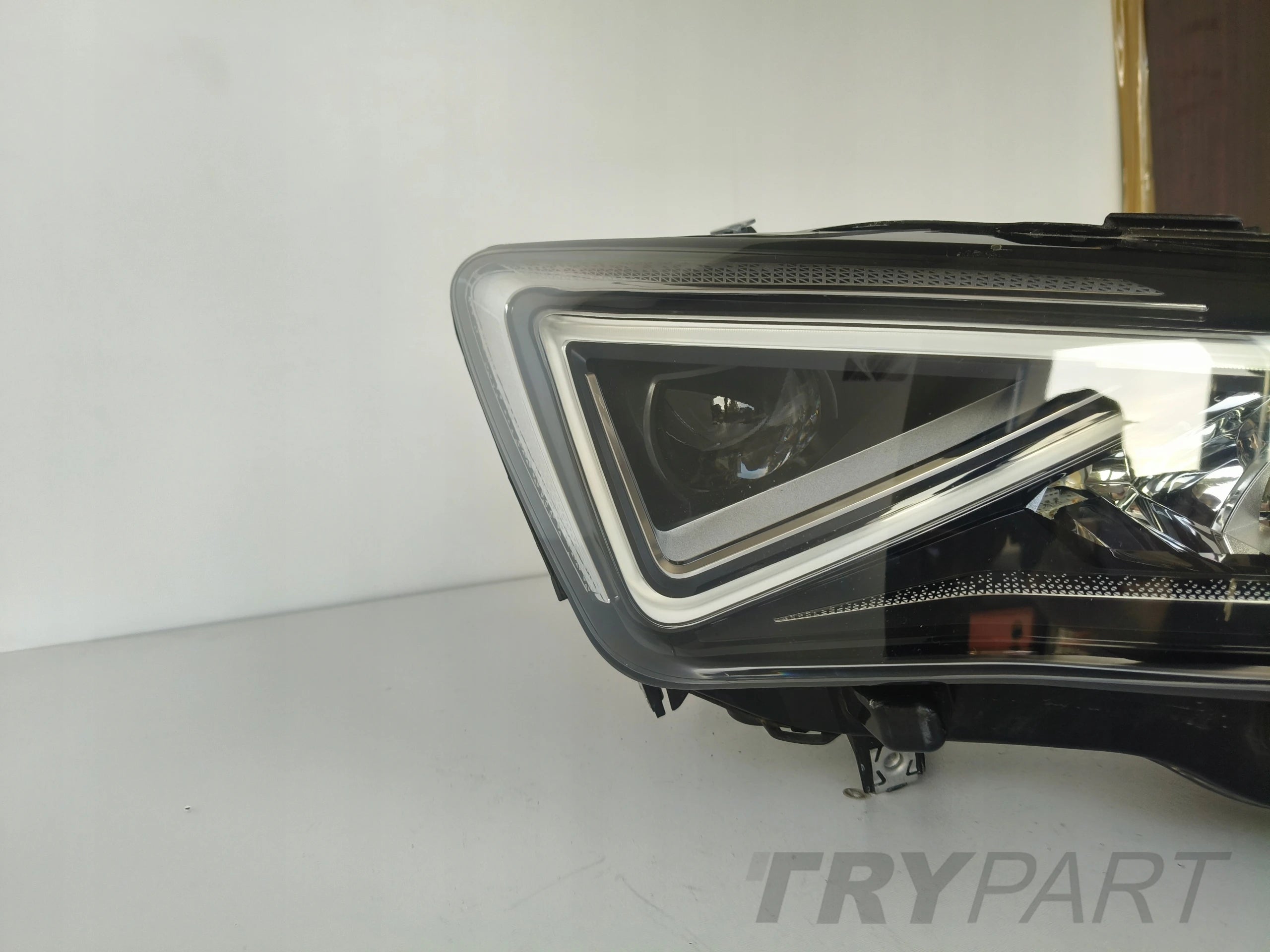 RIGHT HEADLIGHT LAMP SEAT TARRACO 5FJ 18- FULL LED