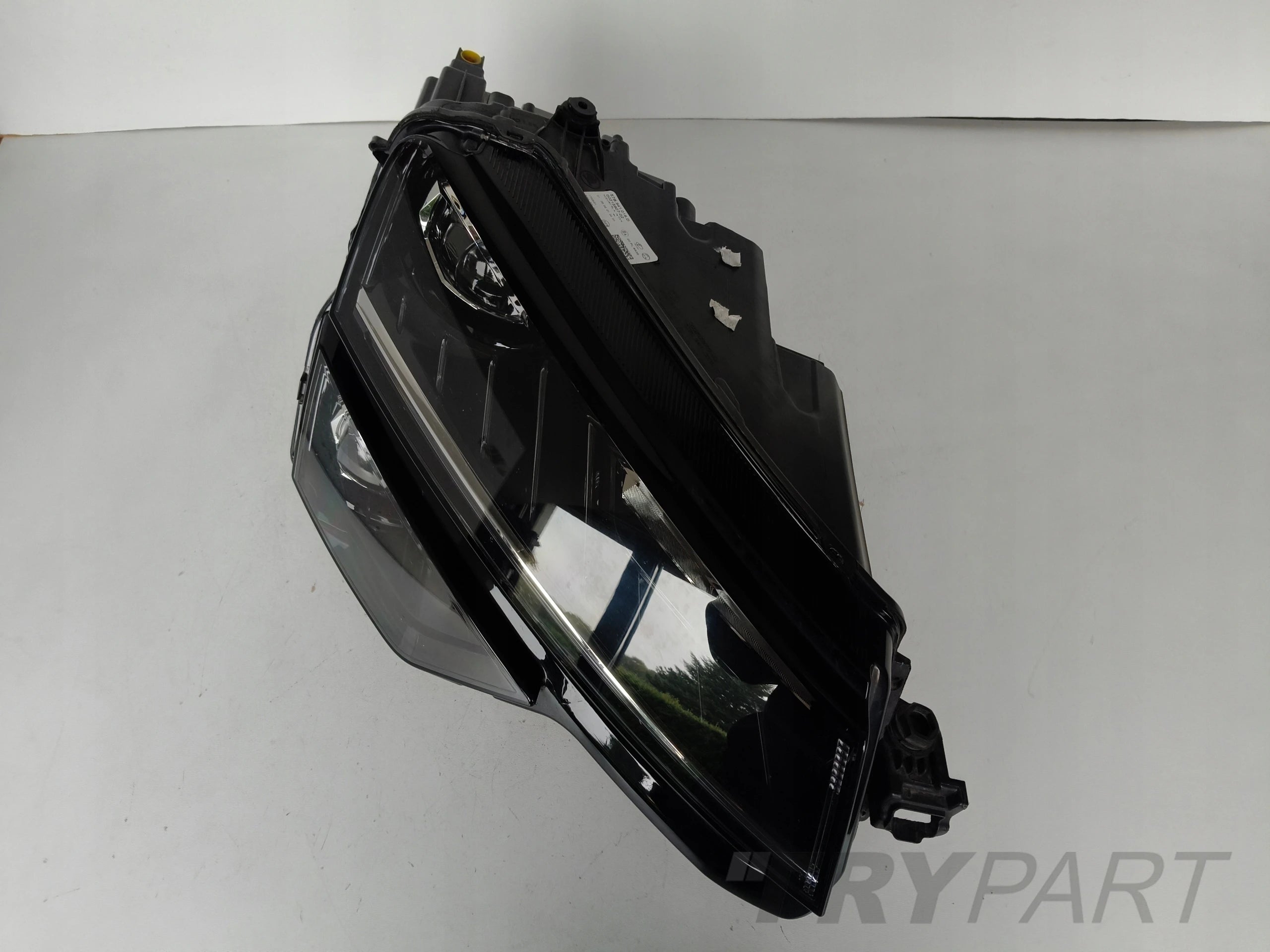 RIGHT HEADLIGHT LAMP SKODA KAROQ 57A 17- FULL LED