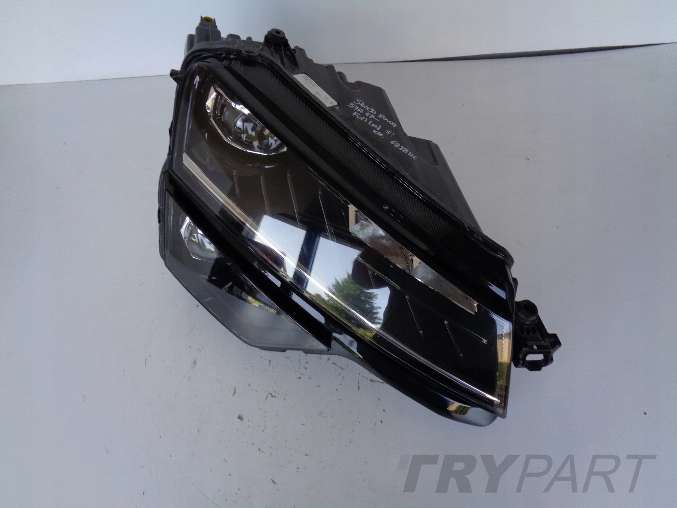 RIGHT HEADLIGHT LAMP SKODA KAROQ 57A 17- FULL LED
