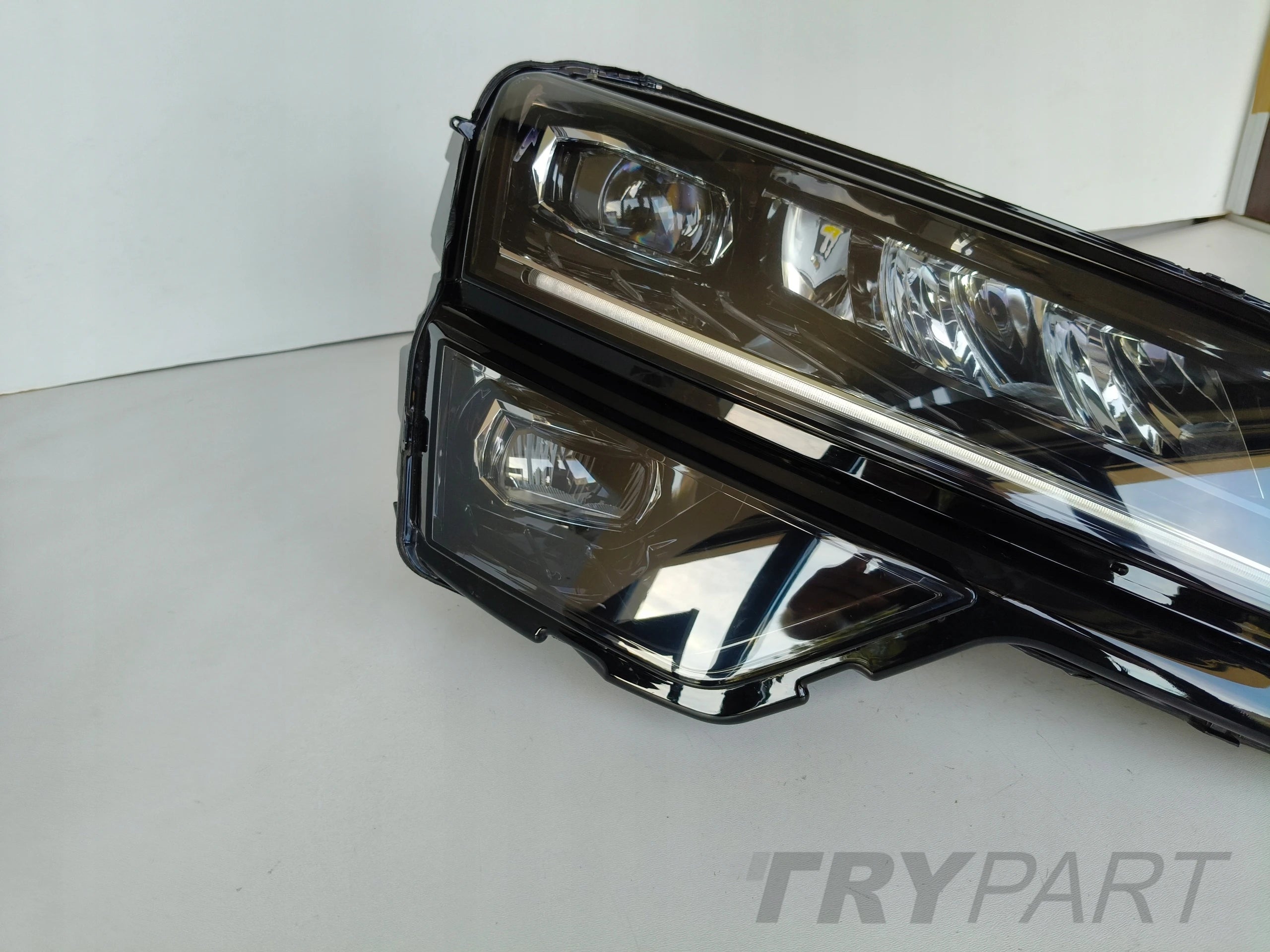 RIGHT HEADLIGHT LAMP SKODA KAROQ 57A 17- FULL LED