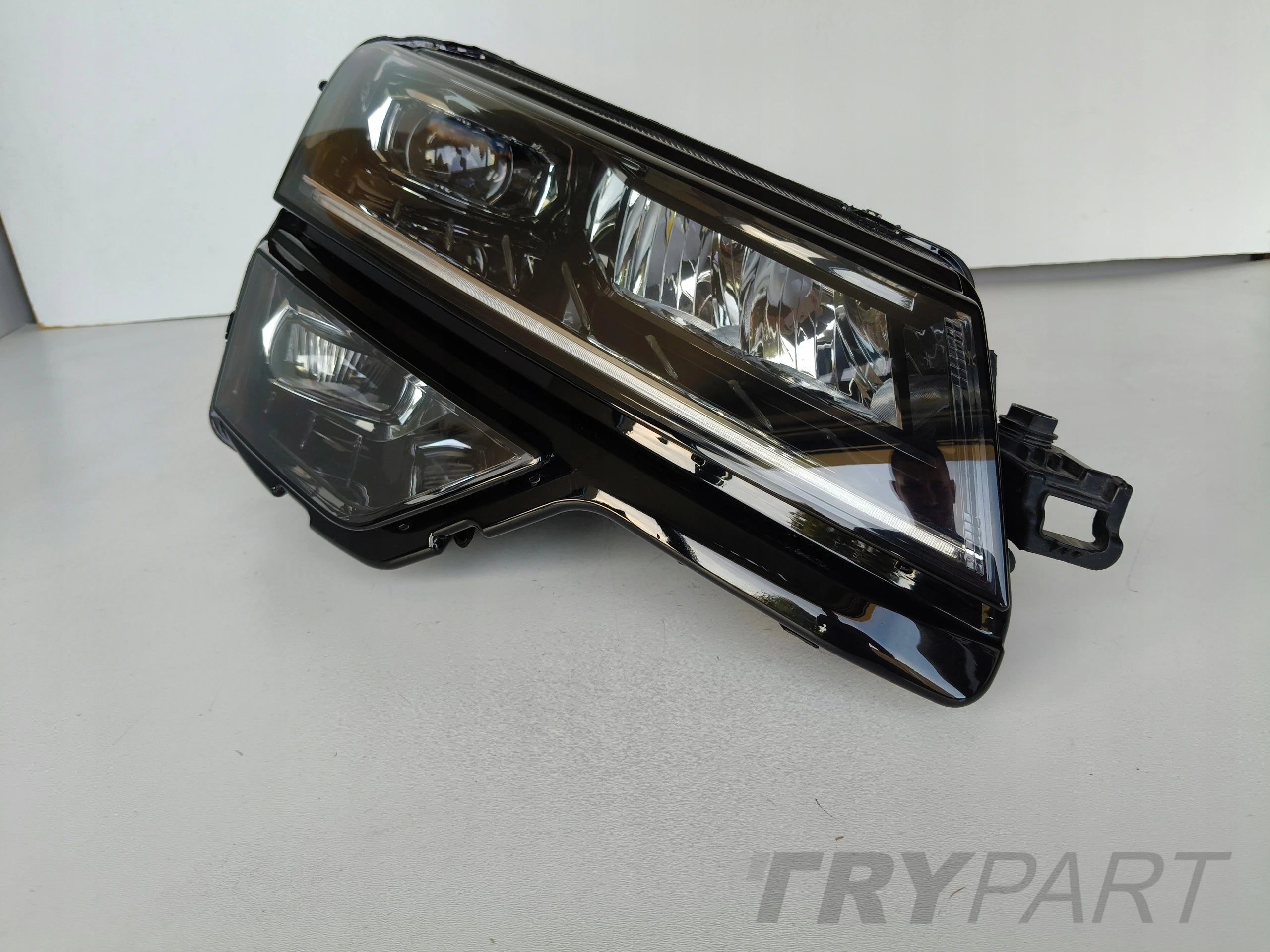 RIGHT HEADLIGHT LAMP SKODA KAROQ 57A 17- FULL LED
