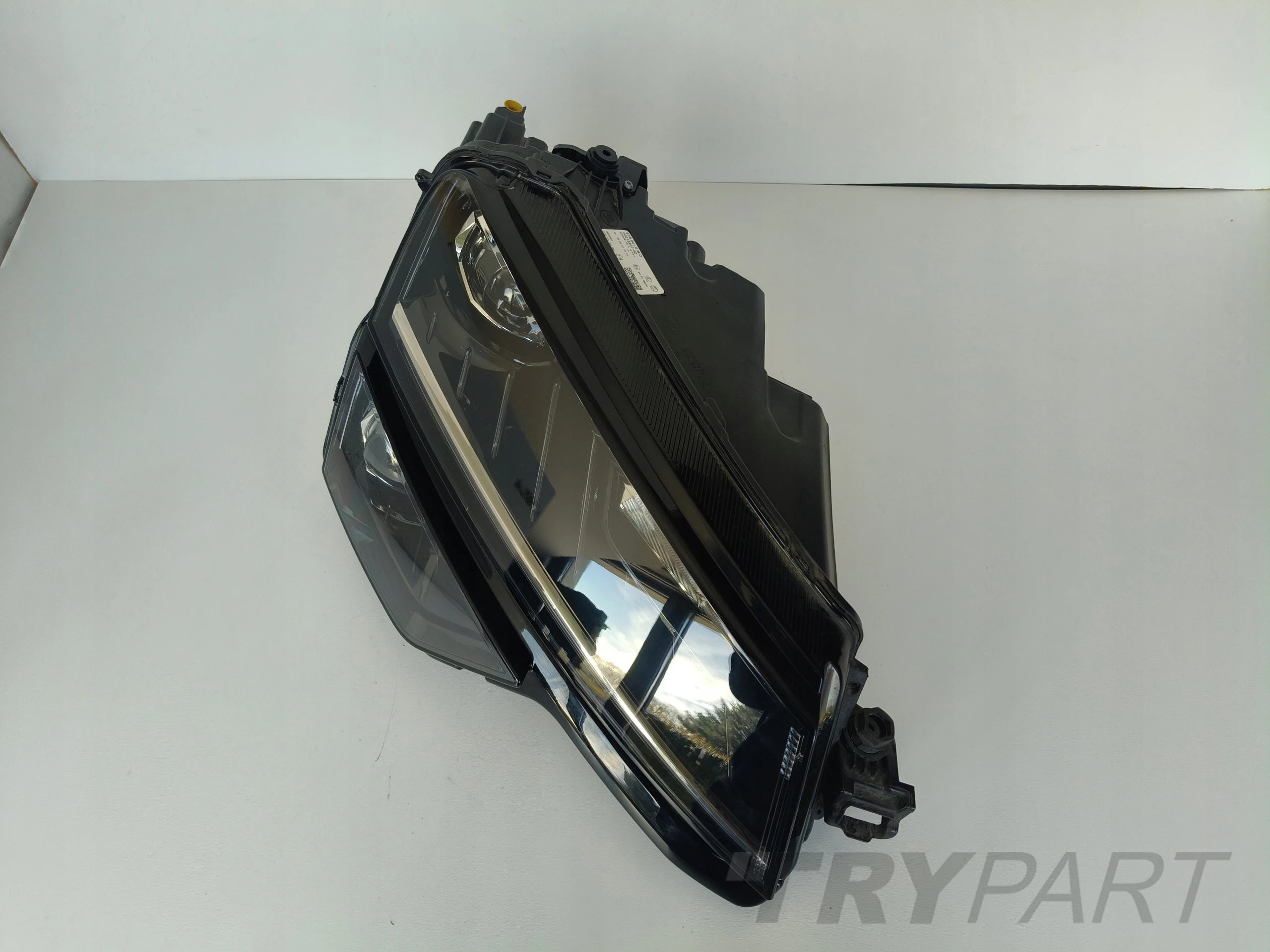 RIGHT HEADLIGHT LAMP SKODA KAROQ 57A 17- FULL LED