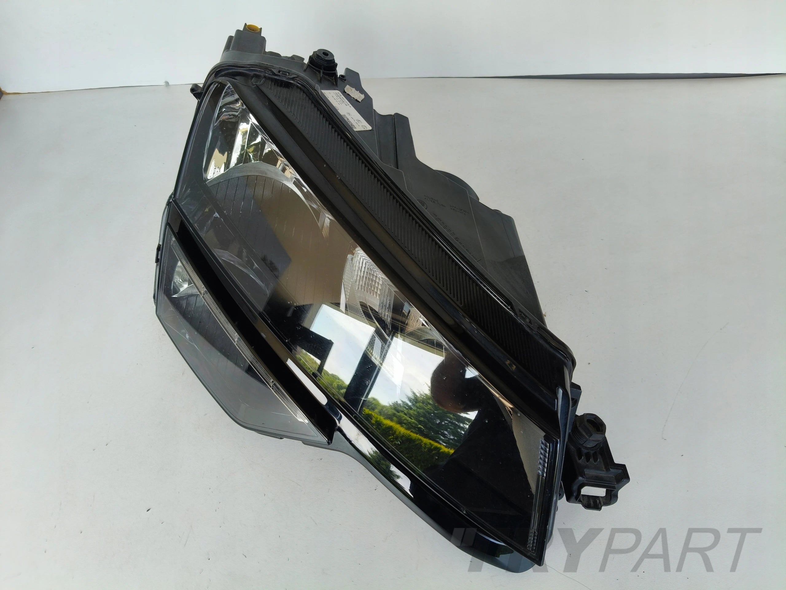 RIGHT HEADLIGHT LAMP SKODA KAROQ 57A 17- LED