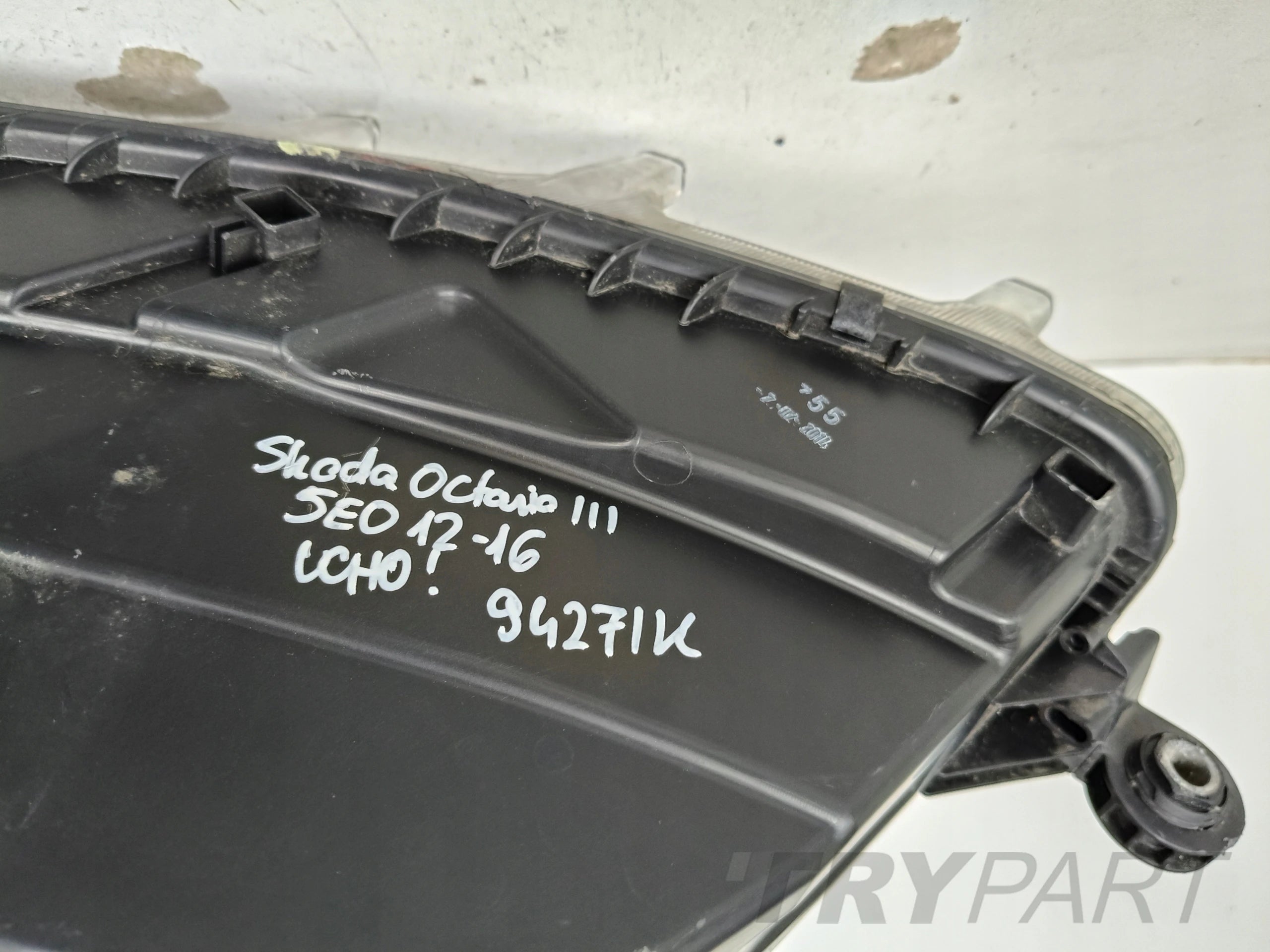 RIGHT HEADLIGHT LAMP SKODA OCTAVIA III 3 5E 5E0 12-16