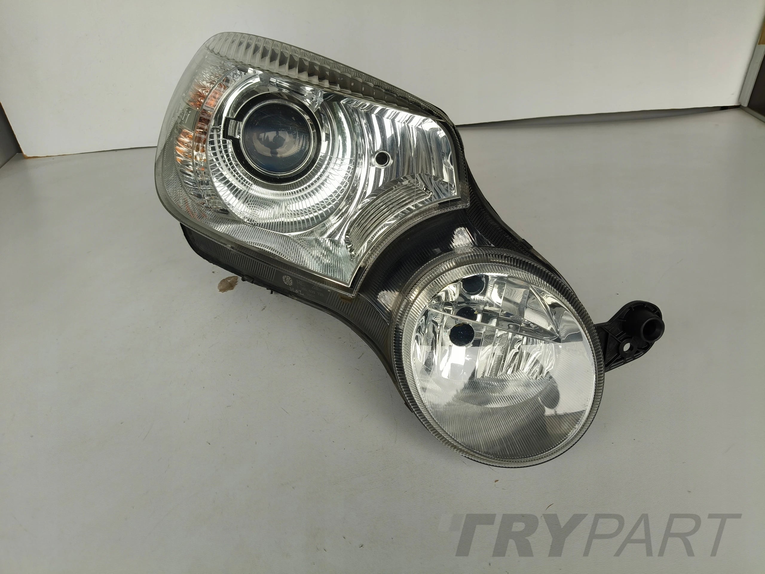 RIGHT HEADLIGHT LAMP SKODA YETI 5L 5L0 09-13 XENON