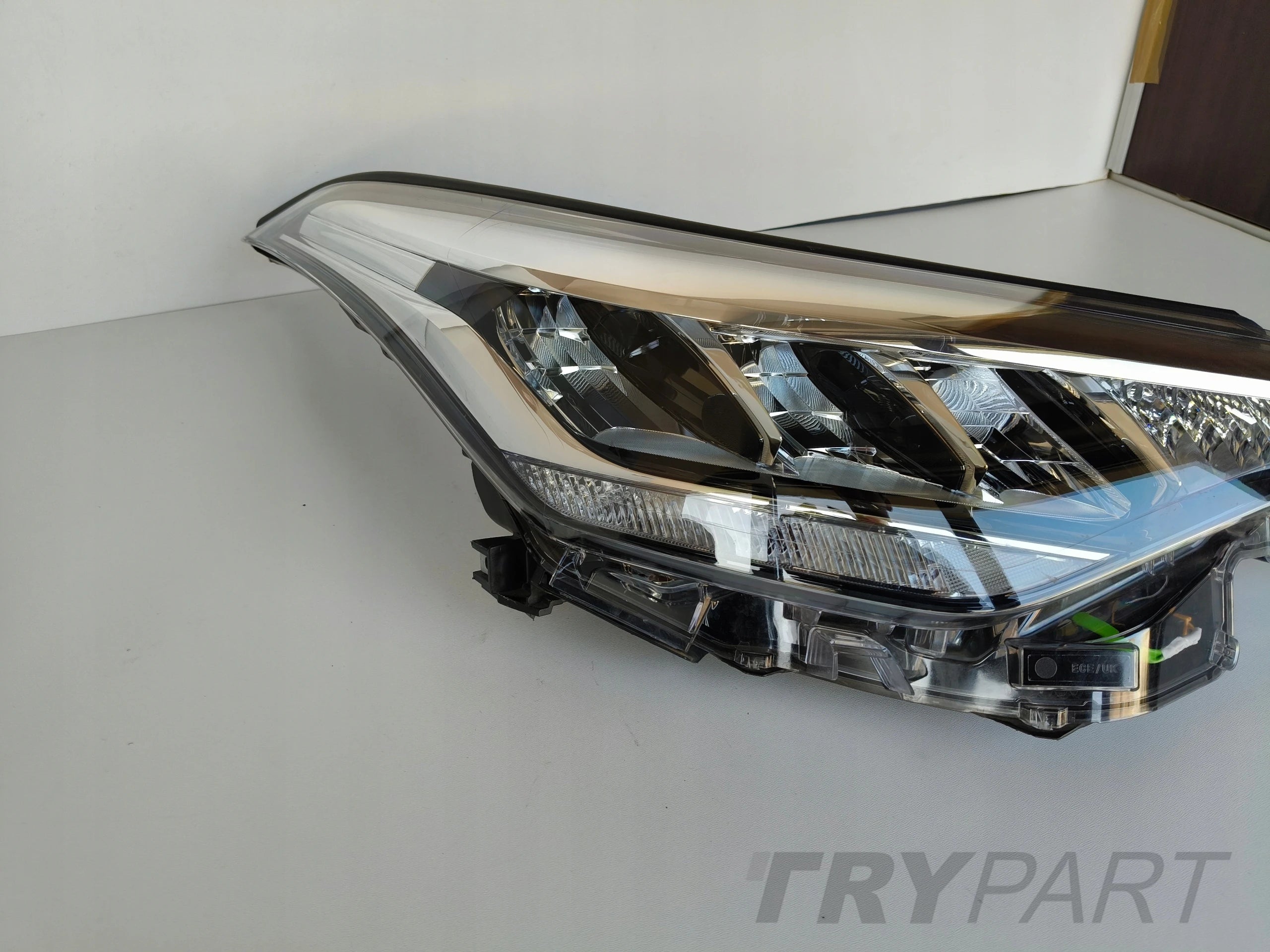 RIGHT HEADLIGHT LAMP TOYOTA CHR 20- LIFT FULL LED