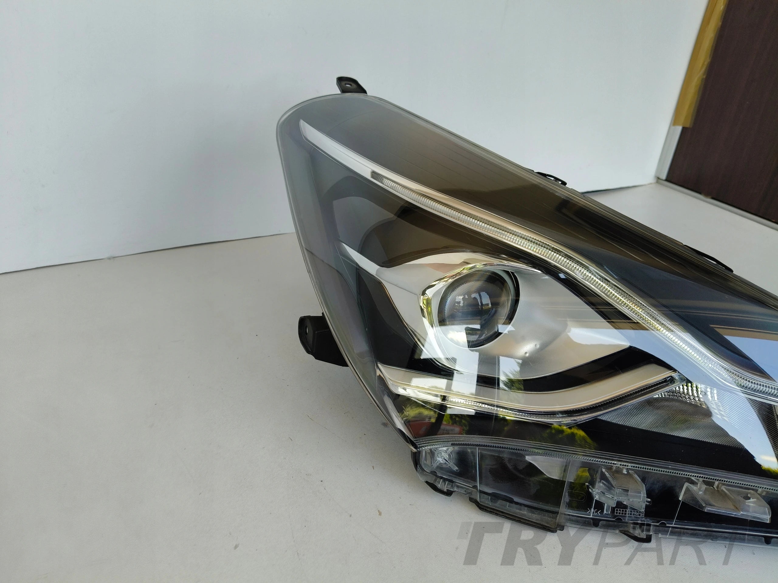 RIGHT HEADLIGHT LAMP TOYOTA YARIS III 17- FACELIFT LED