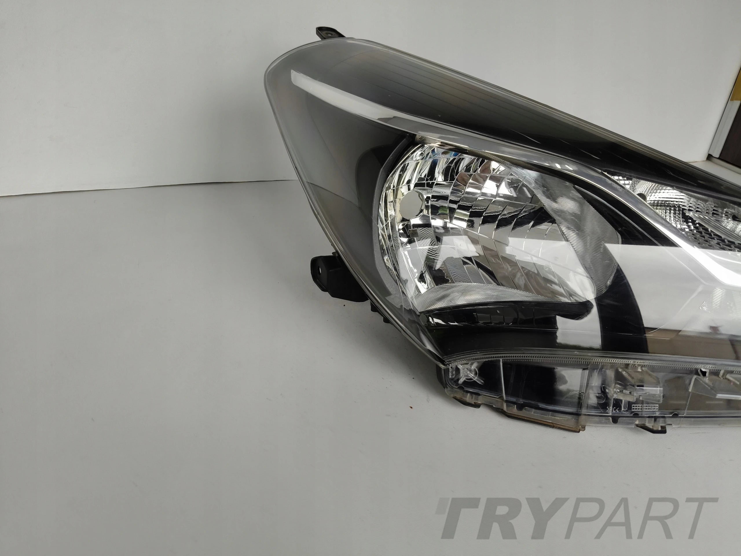 RIGHT HEADLIGHT LAMP TOYOTA YARIS III 17- FACELIFT