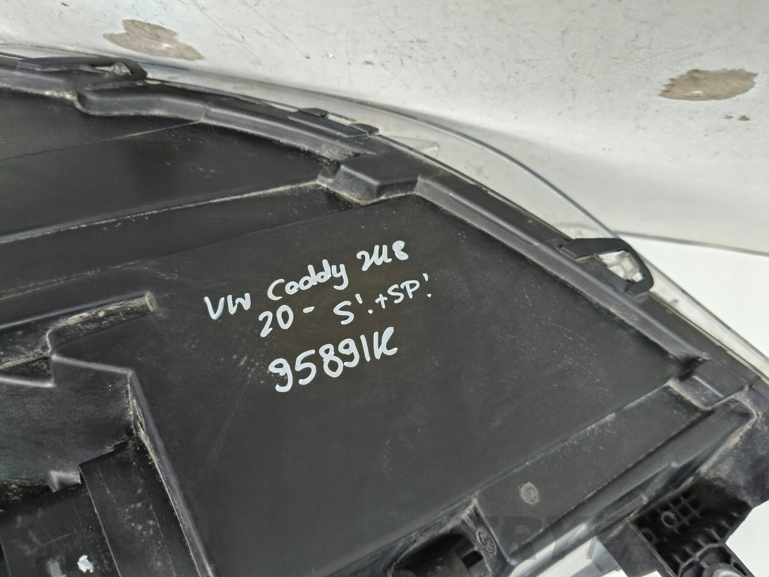 RIGHT HEADLIGHT LAMP VW CADDY 2K 2K8 20-