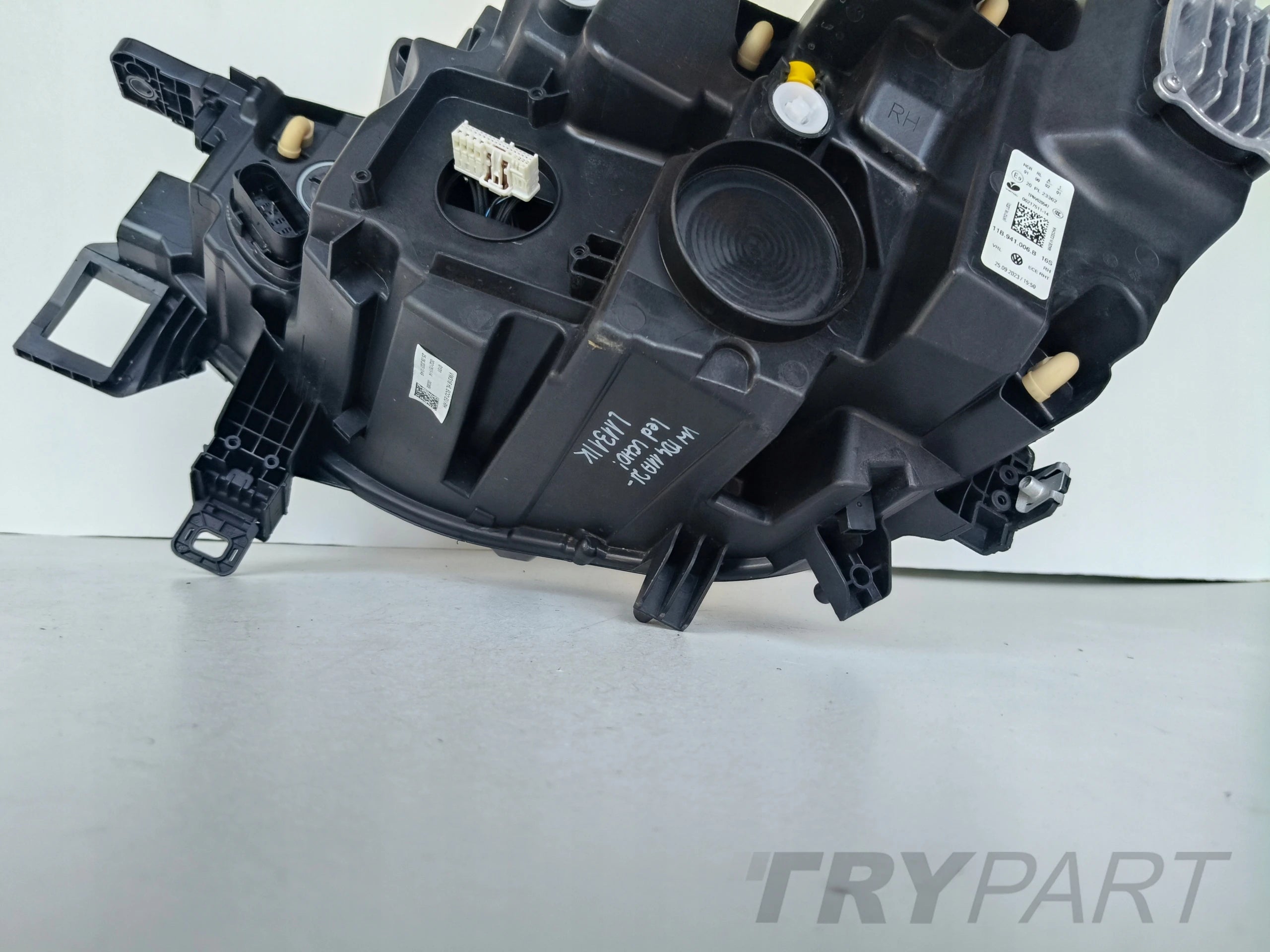 RIGHT HEADLIGHT LAMP VW ID4 11A 21- FULL LED